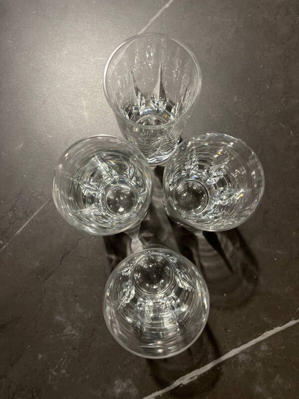 Série de 4 verres à orangeade estampillés cristal saint louis