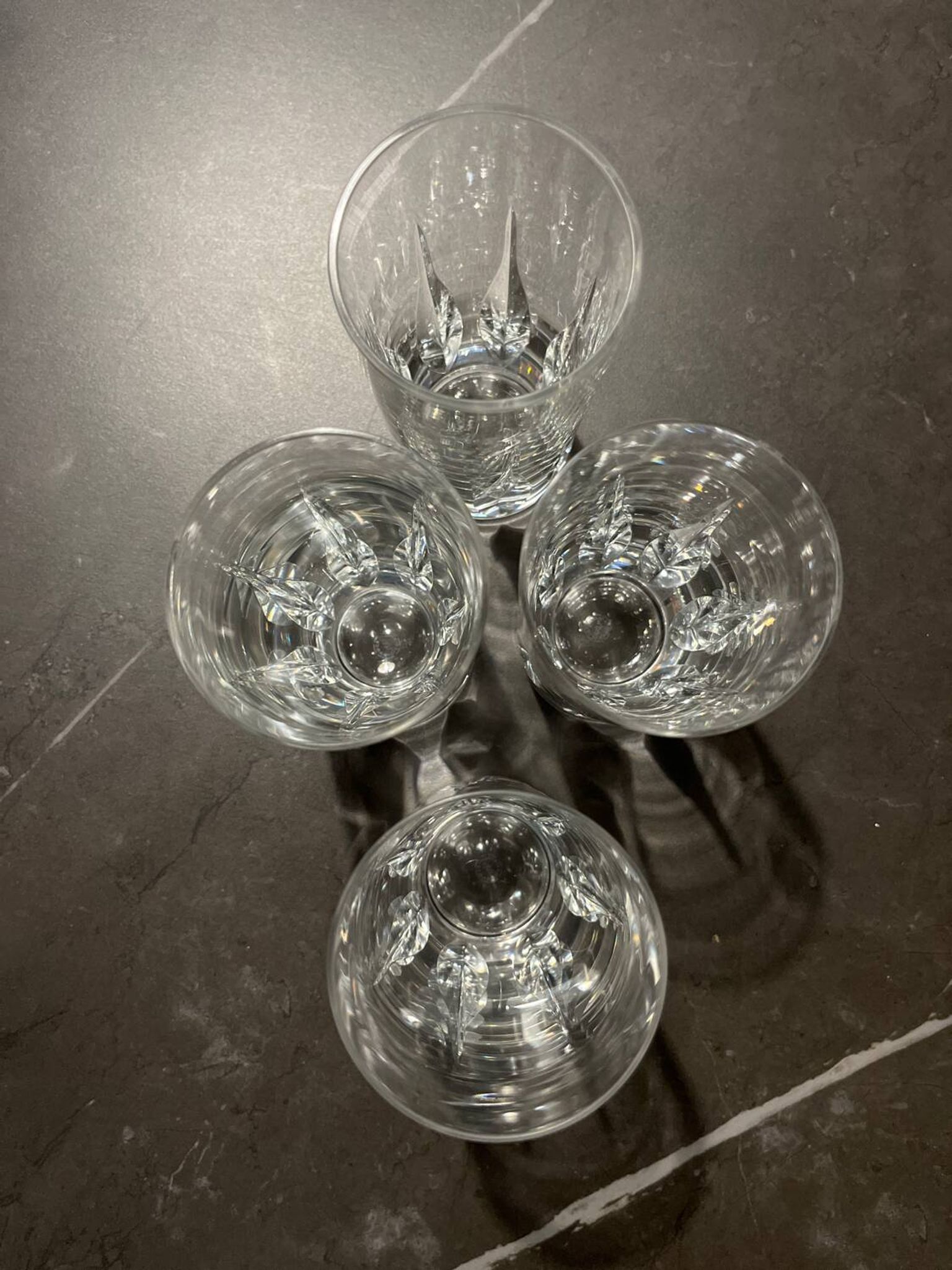 Série de 4 verres à orangeade estampillés cristal saint louis