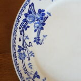 Assiette en faïence à décor de fleurs