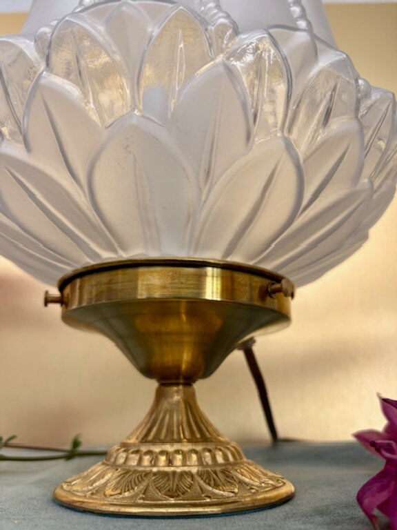 Art Deco lamp with floral patterns