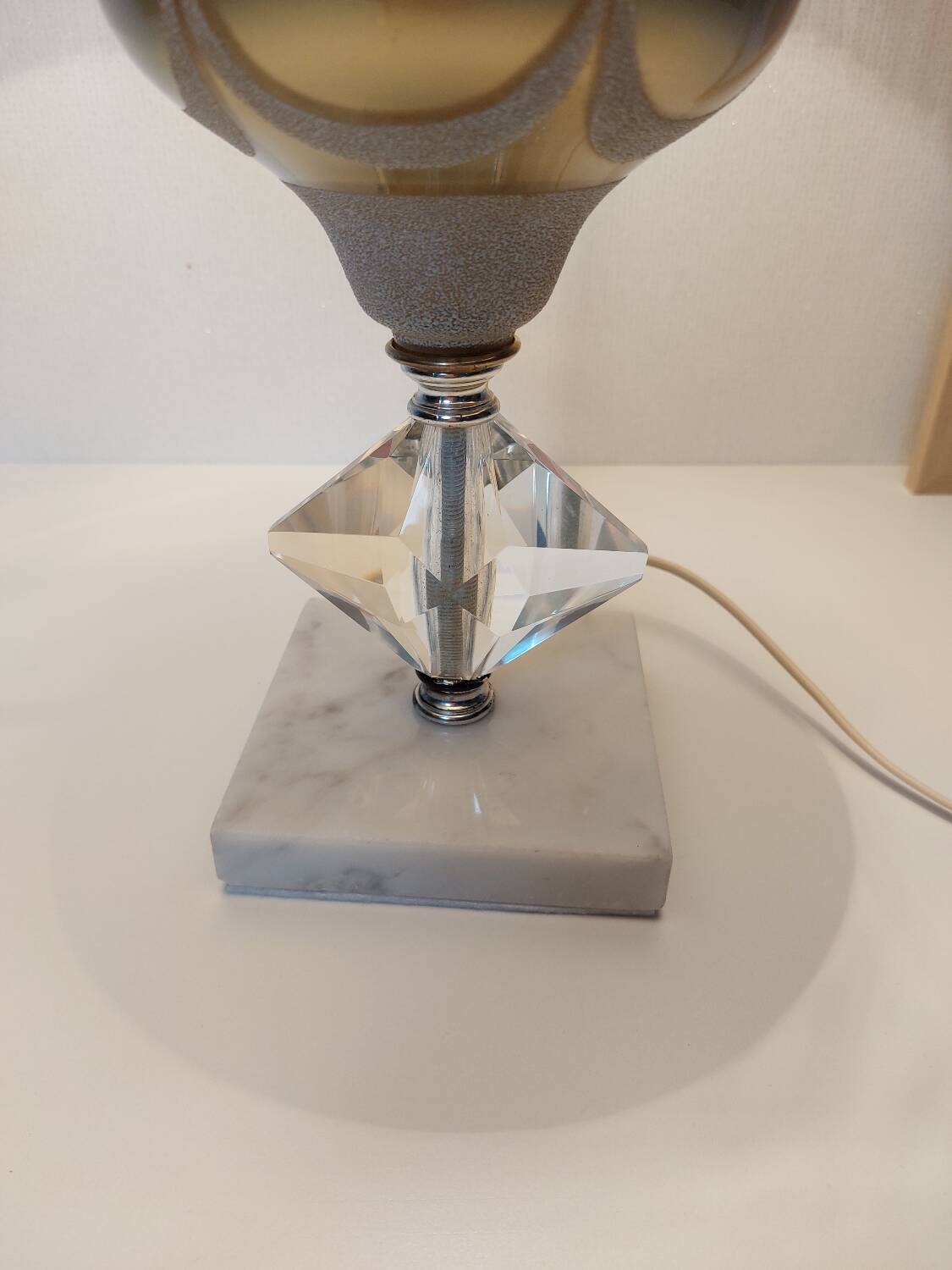 Lampe cristal taillé à la main et marbre blanc 57 cm
