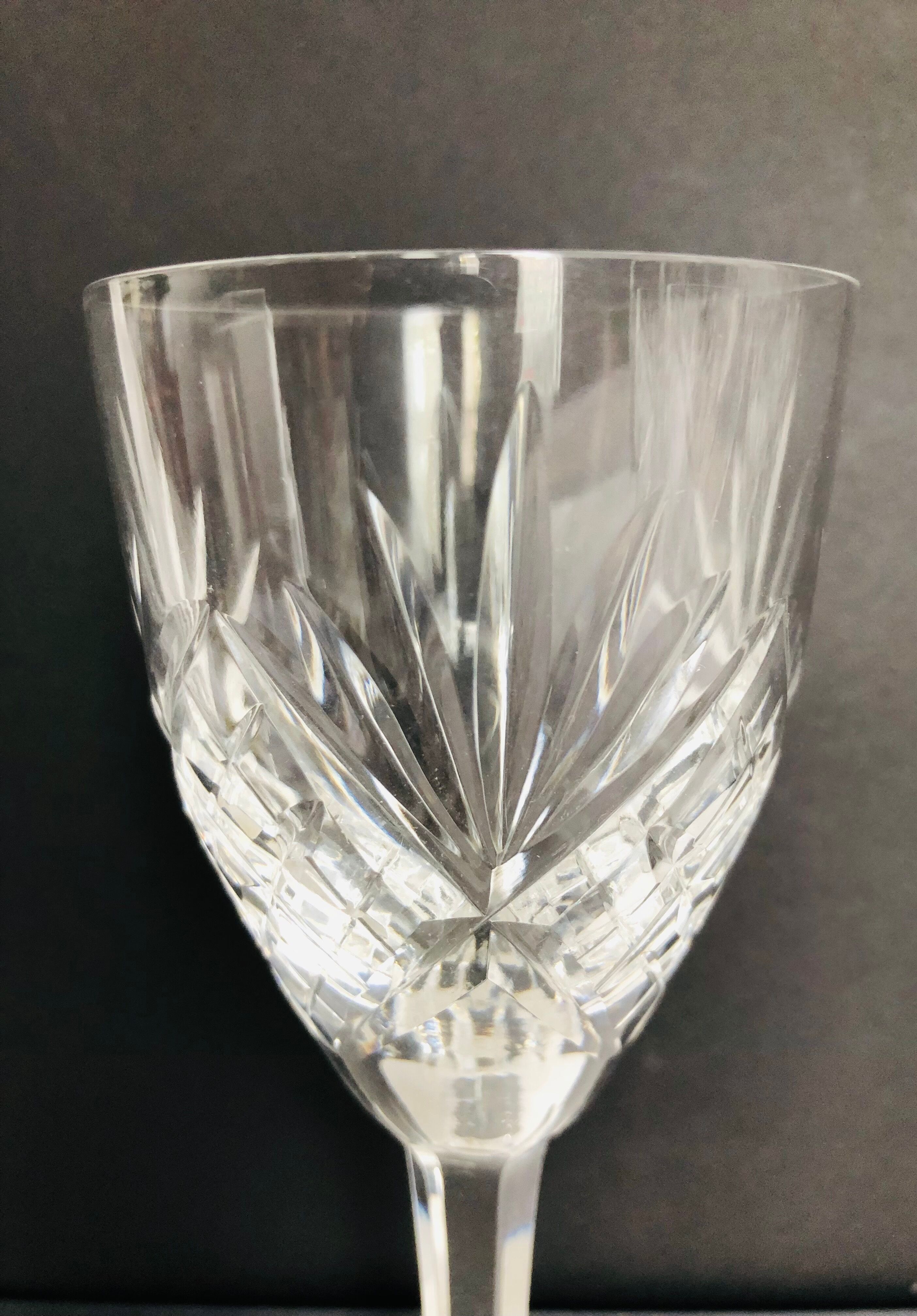 Set de 6 verres à vin en cristal taillé de Saint Louis modèle Chantilly