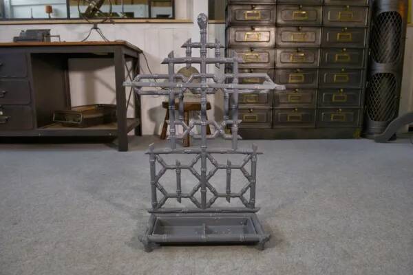 Porte-parapluie en fonte émaillée gris 1940’s