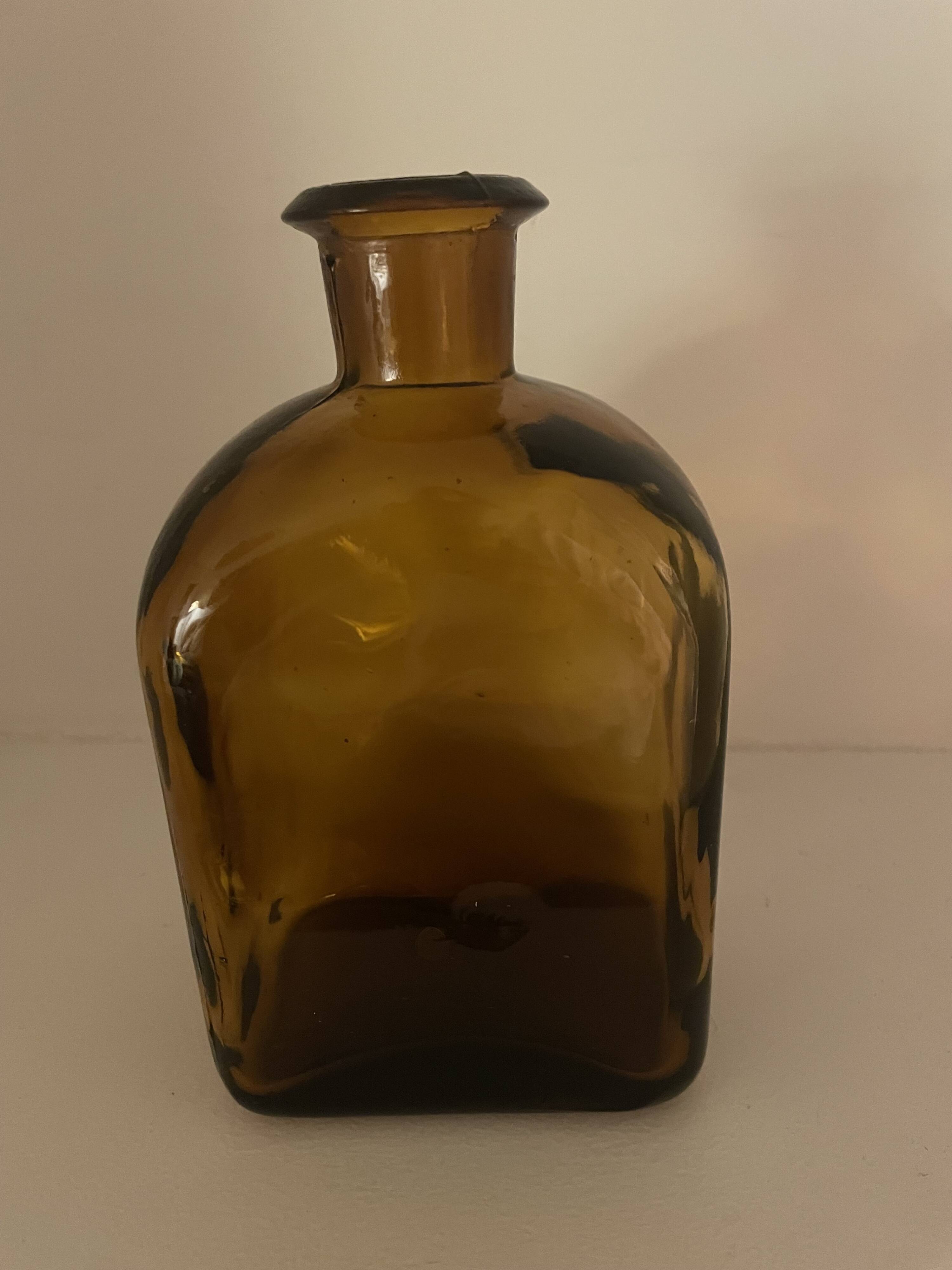 Set of 18 decorative items