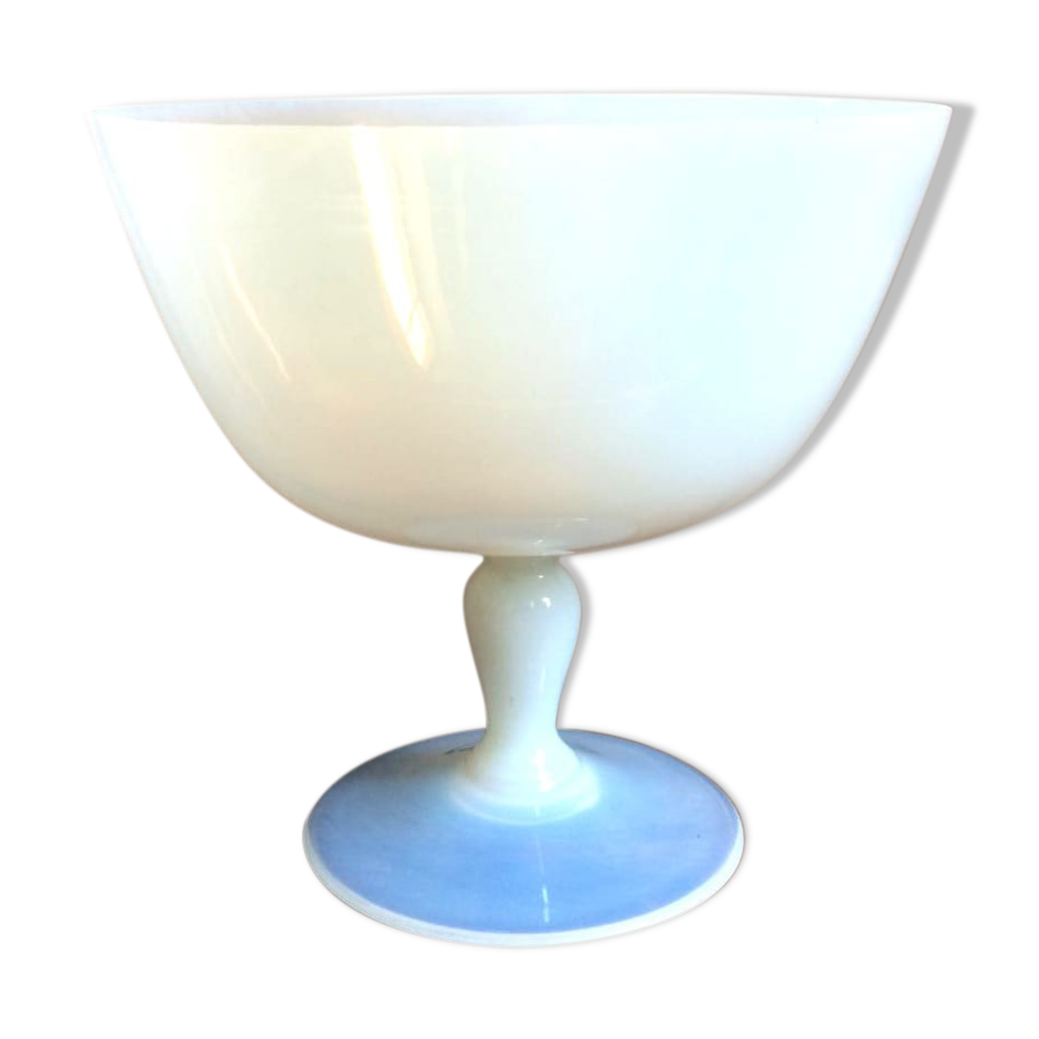 Coupe en opaline piédouche