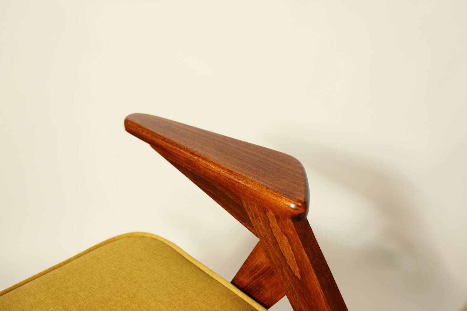 Scandinavian fauteuil jaune rétro  1970 milieu de siècle modern design chaise de salon
