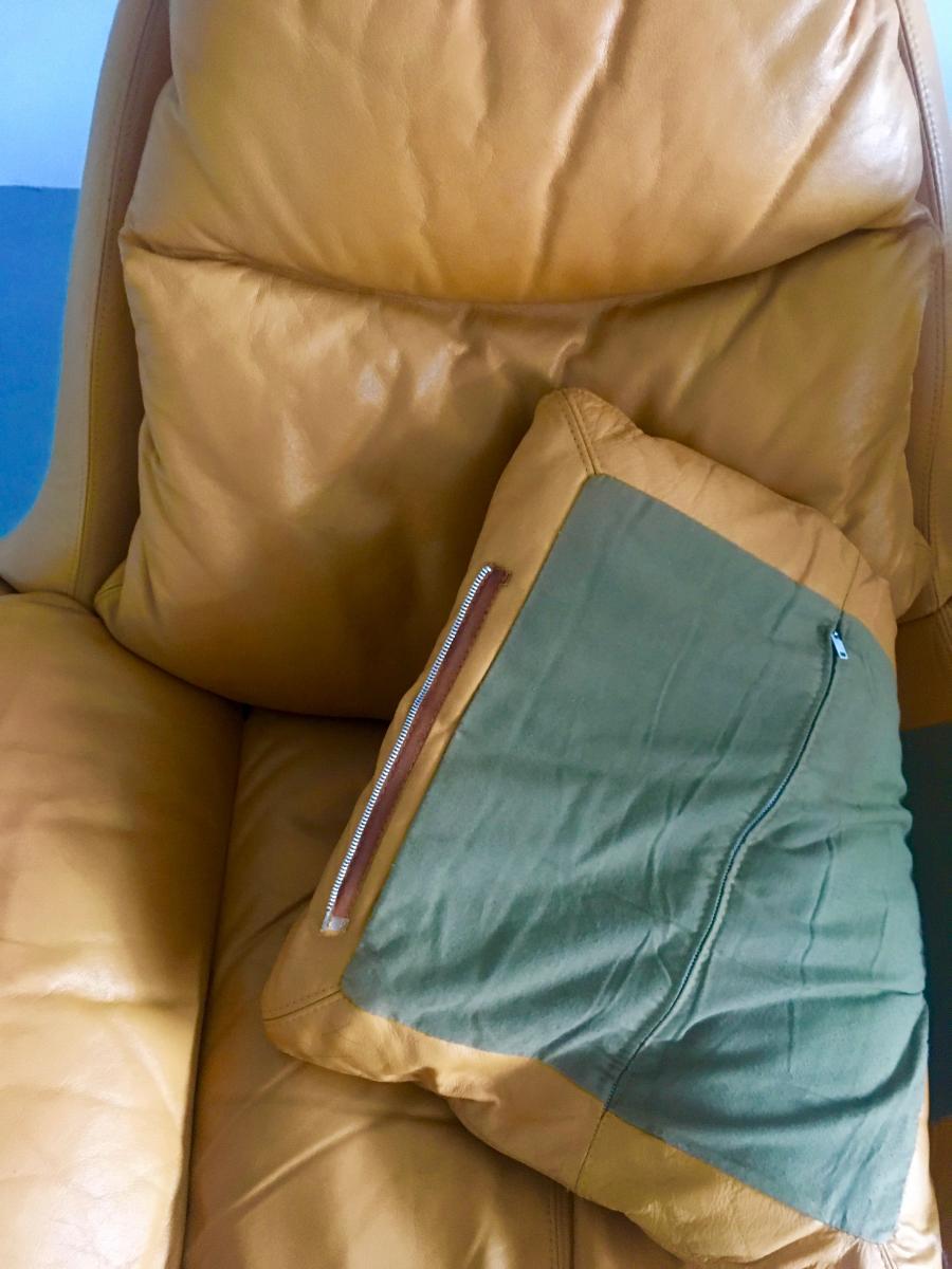 Set of 2 chairs P60 with ottoman by Vittorio Introini for Saporiti 1960