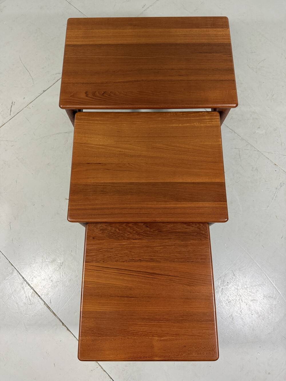 Tables gigognes en teck Danemark années 1960