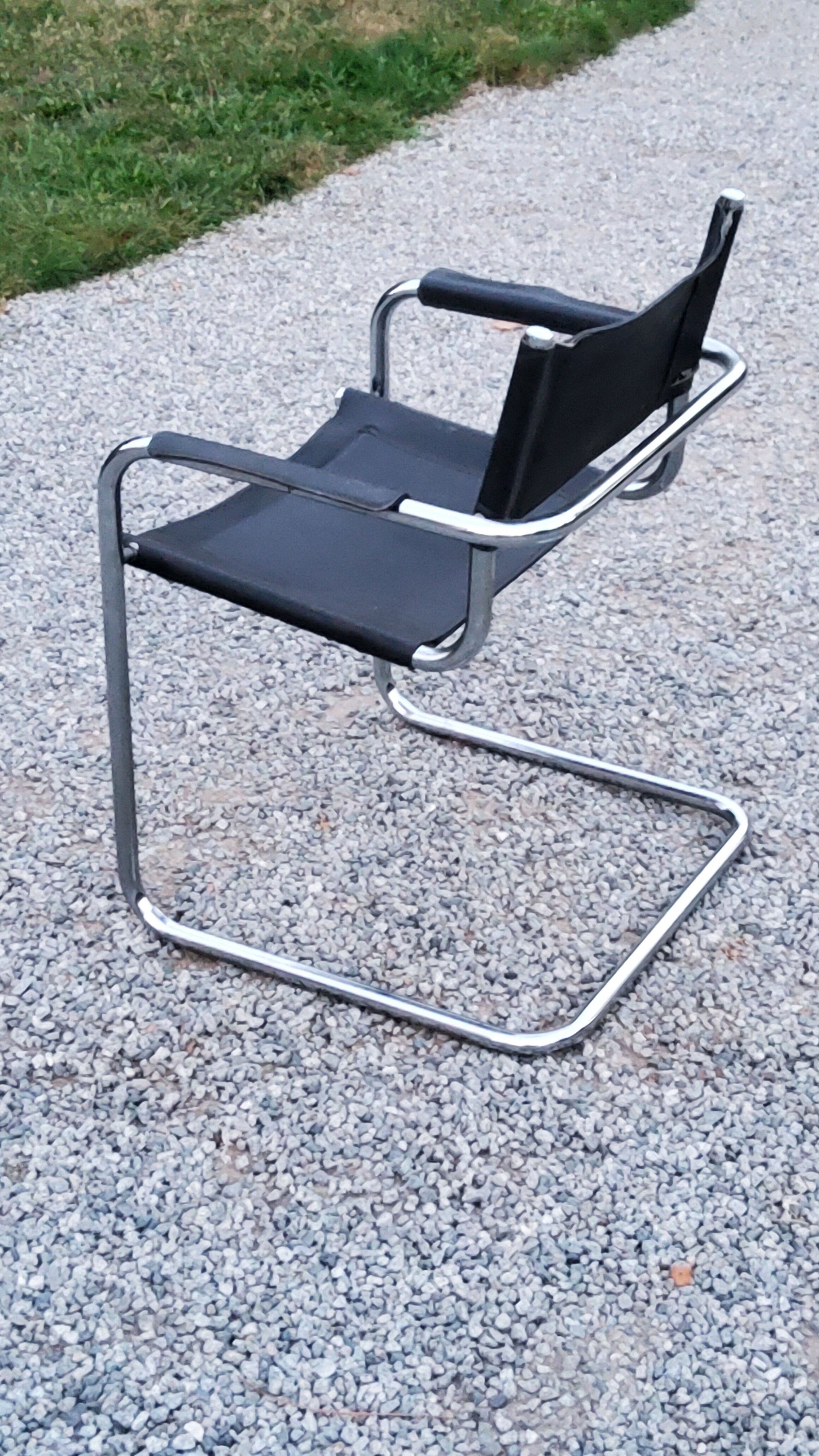 Fauteuil style MG5 tubes chromés assise et dossier cuir noir