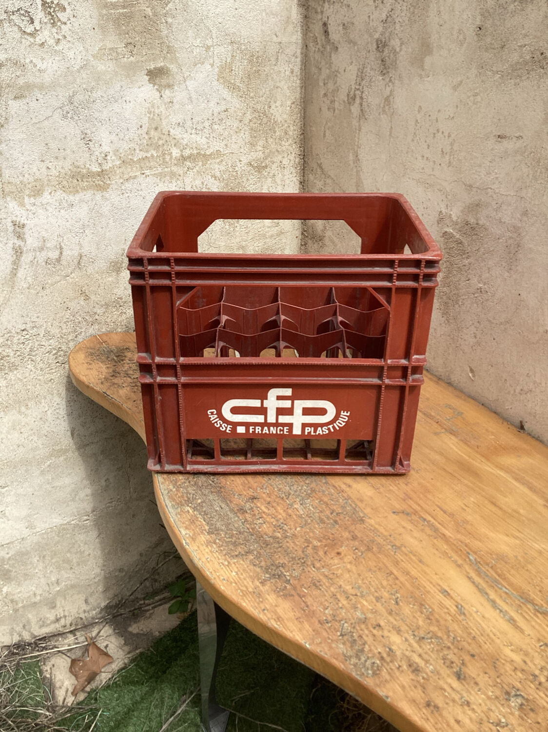 Vintage bottle locker CFP France Plastic Crate