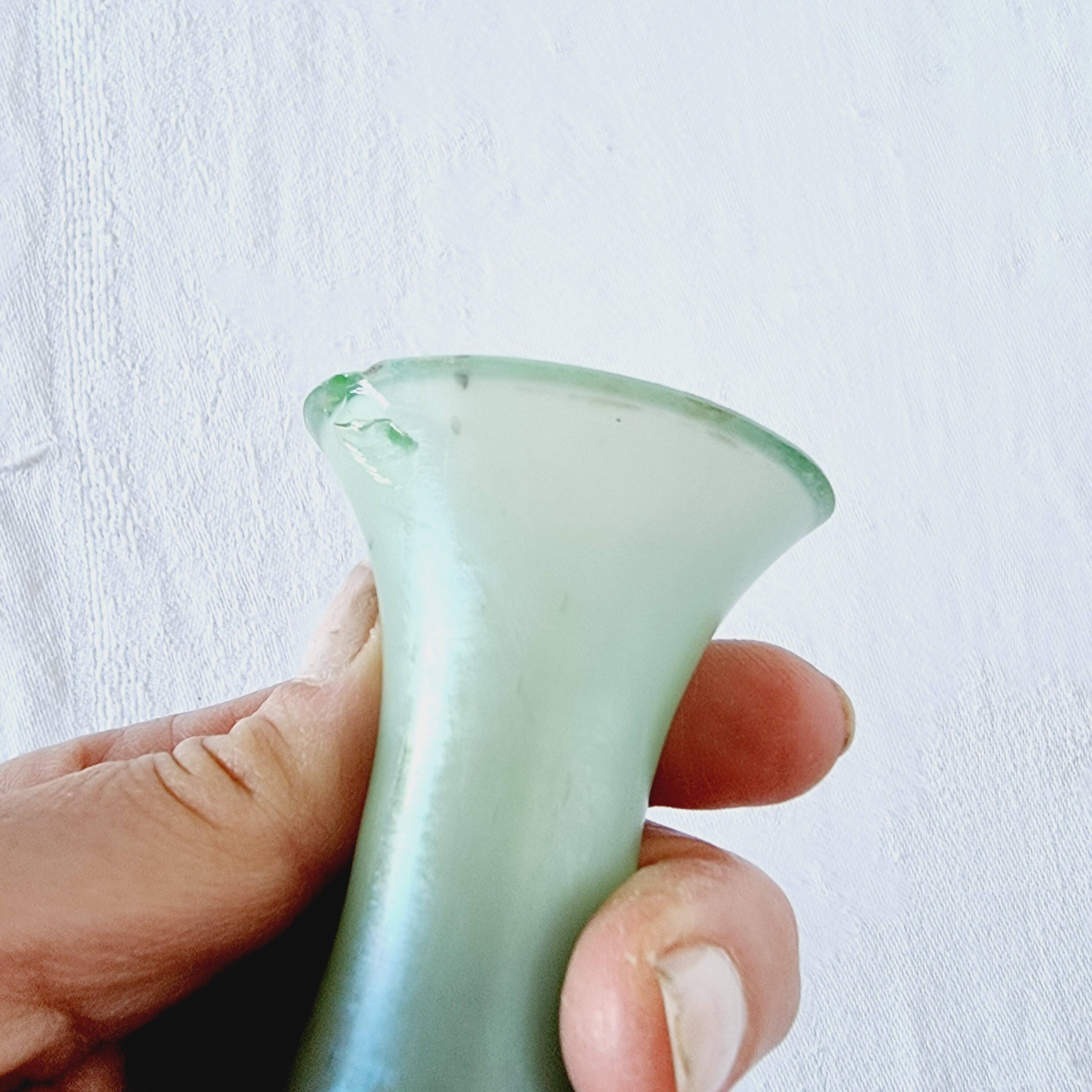 2 exclusive Loetz Violet vases in Bohemian crystal from 1899.