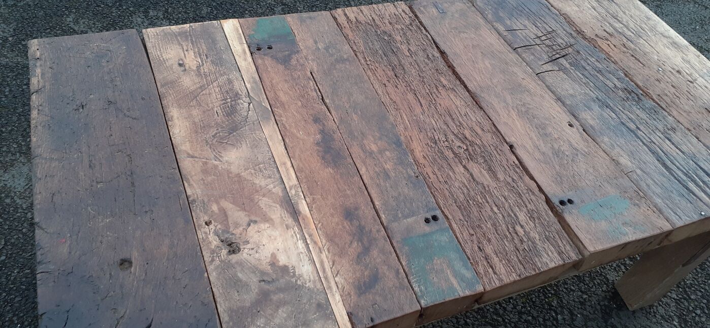Table basse style brutaliste