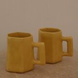 Lot de deux tasses design en ceramique jaune citron