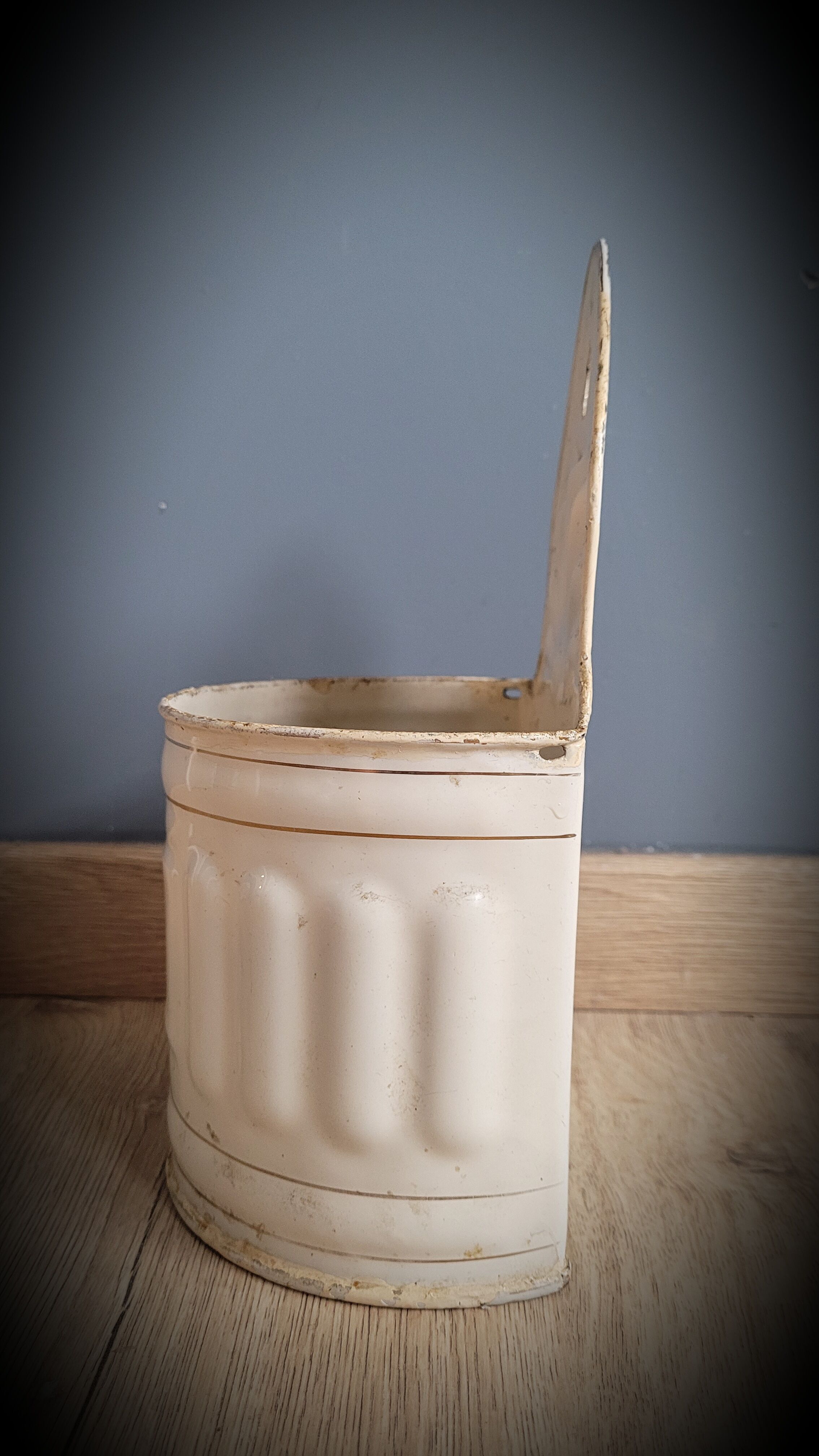 Salt enamelled pot