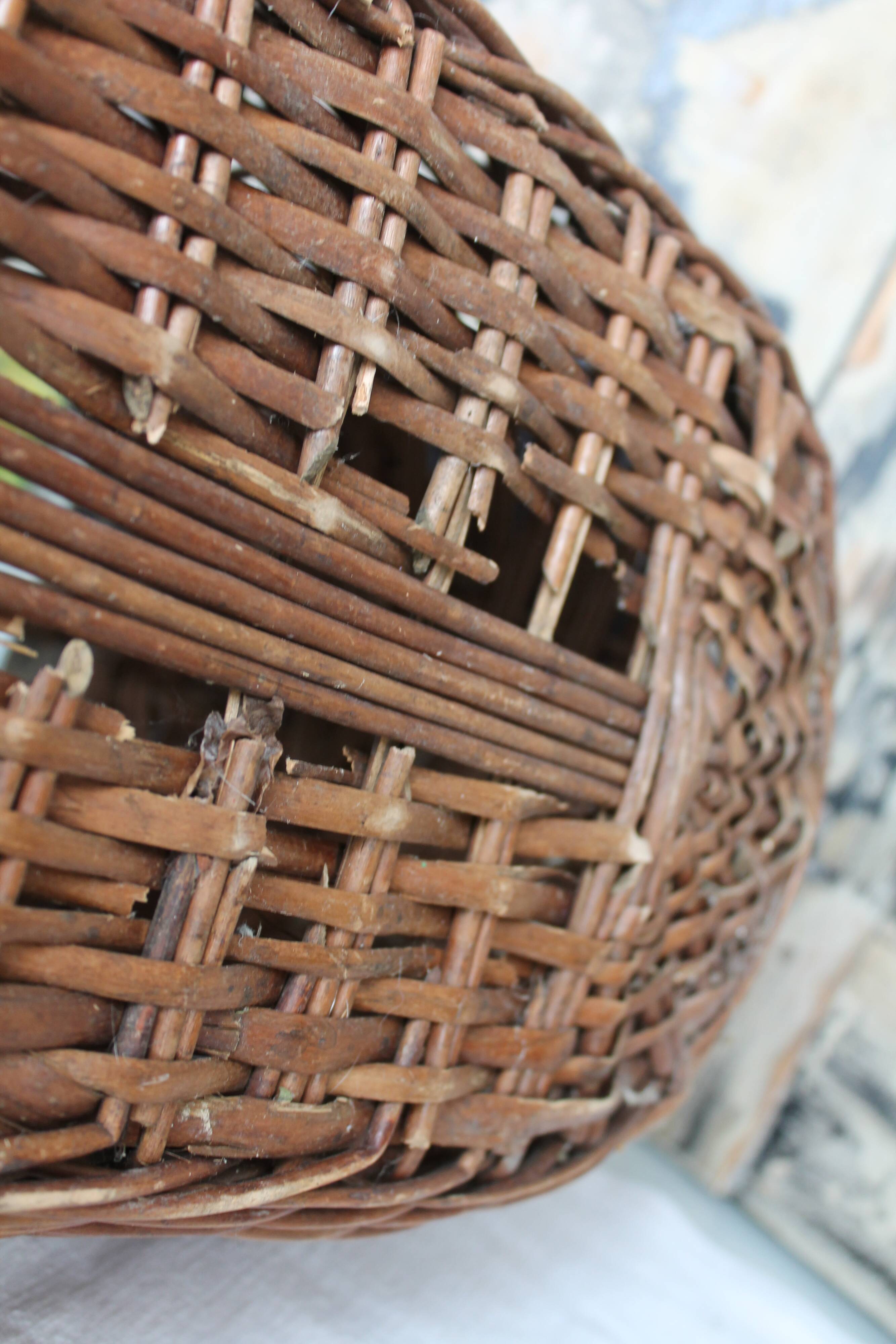Racing vintage 1960s wicker basket