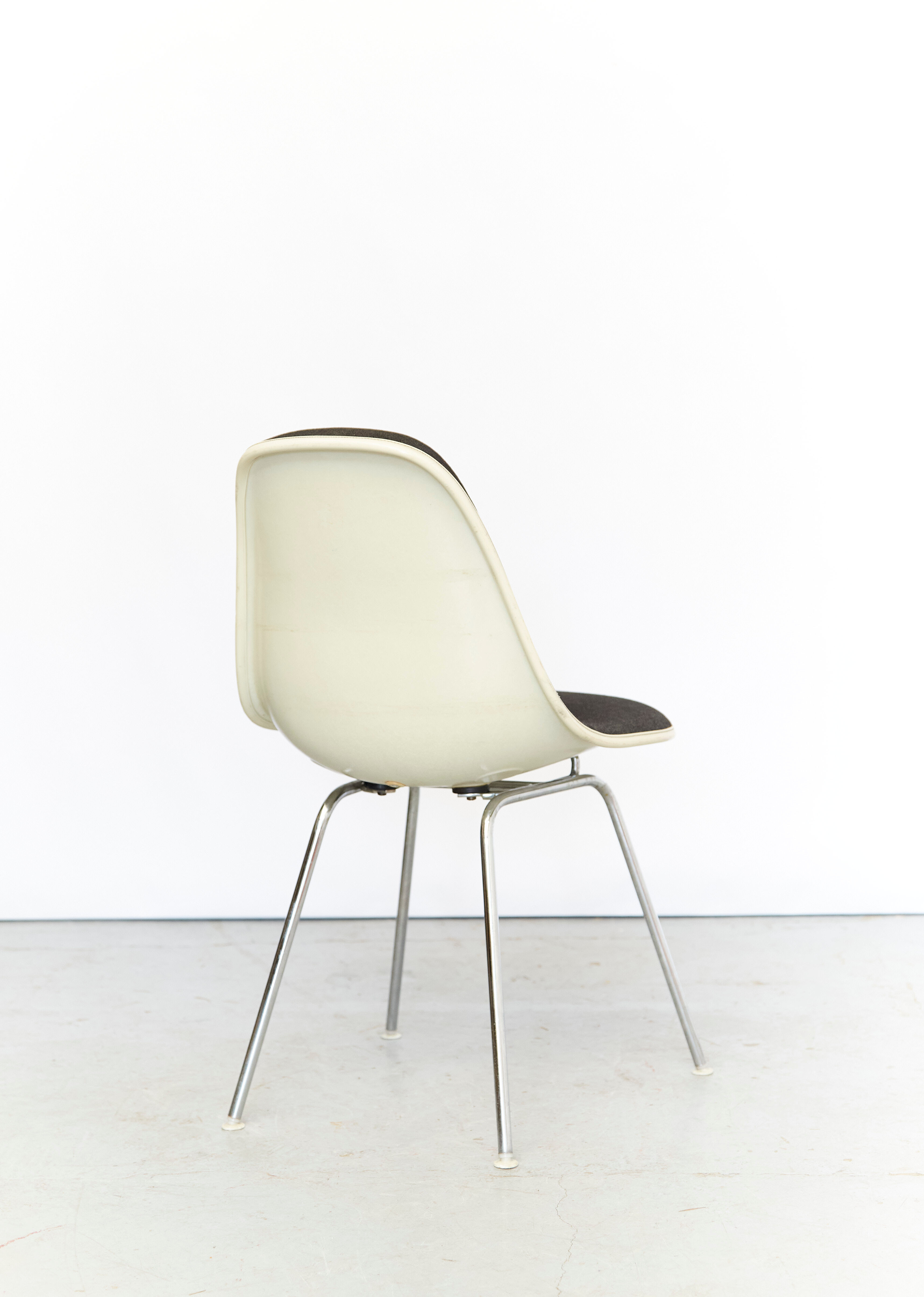 Charles & Ray Eames fiberglass sidehair DSS for Herman Miller Fehlbaum