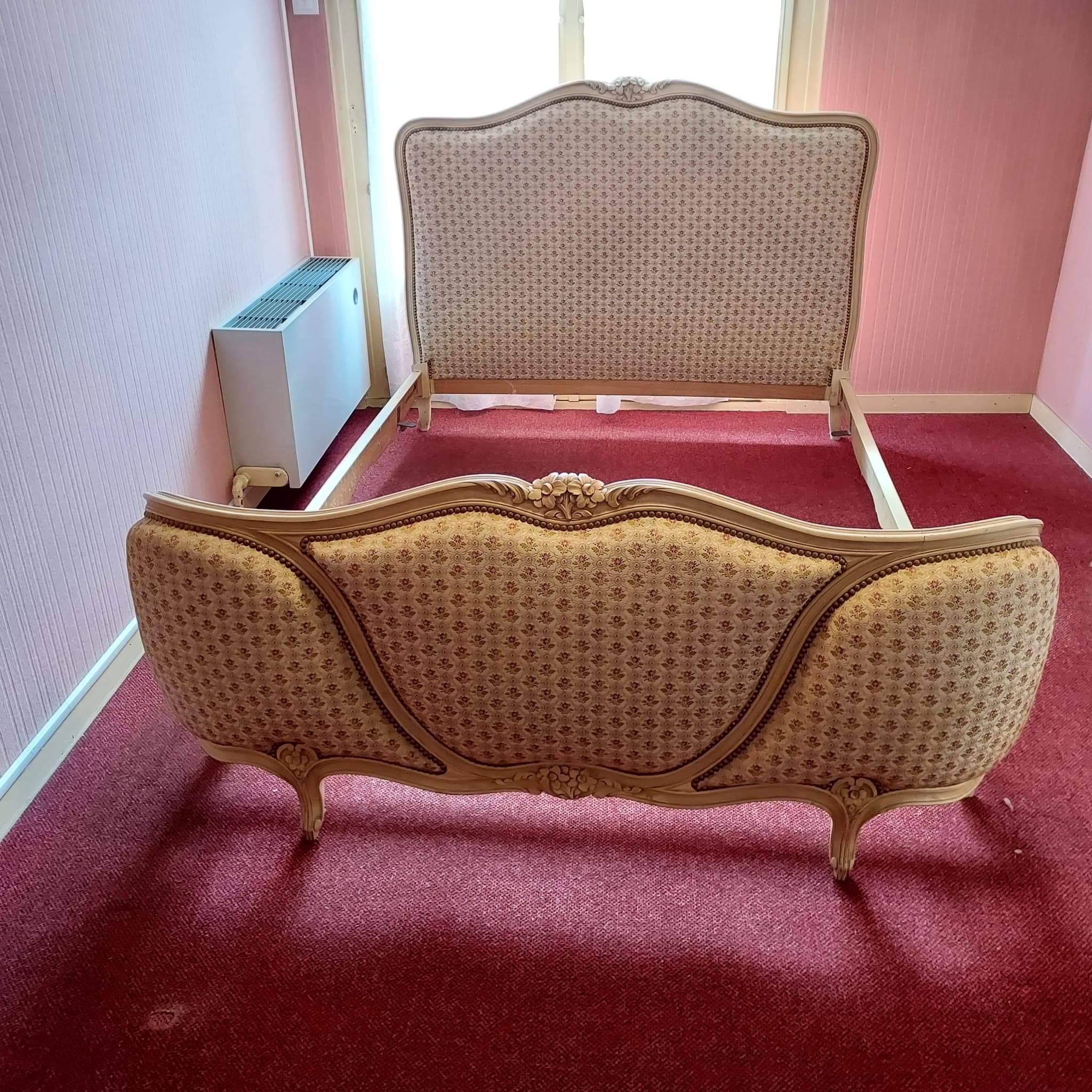 Lit Louis XV demi corbeille création par Maître tapissier