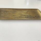 Bronze pocket emptier with fish decoration.