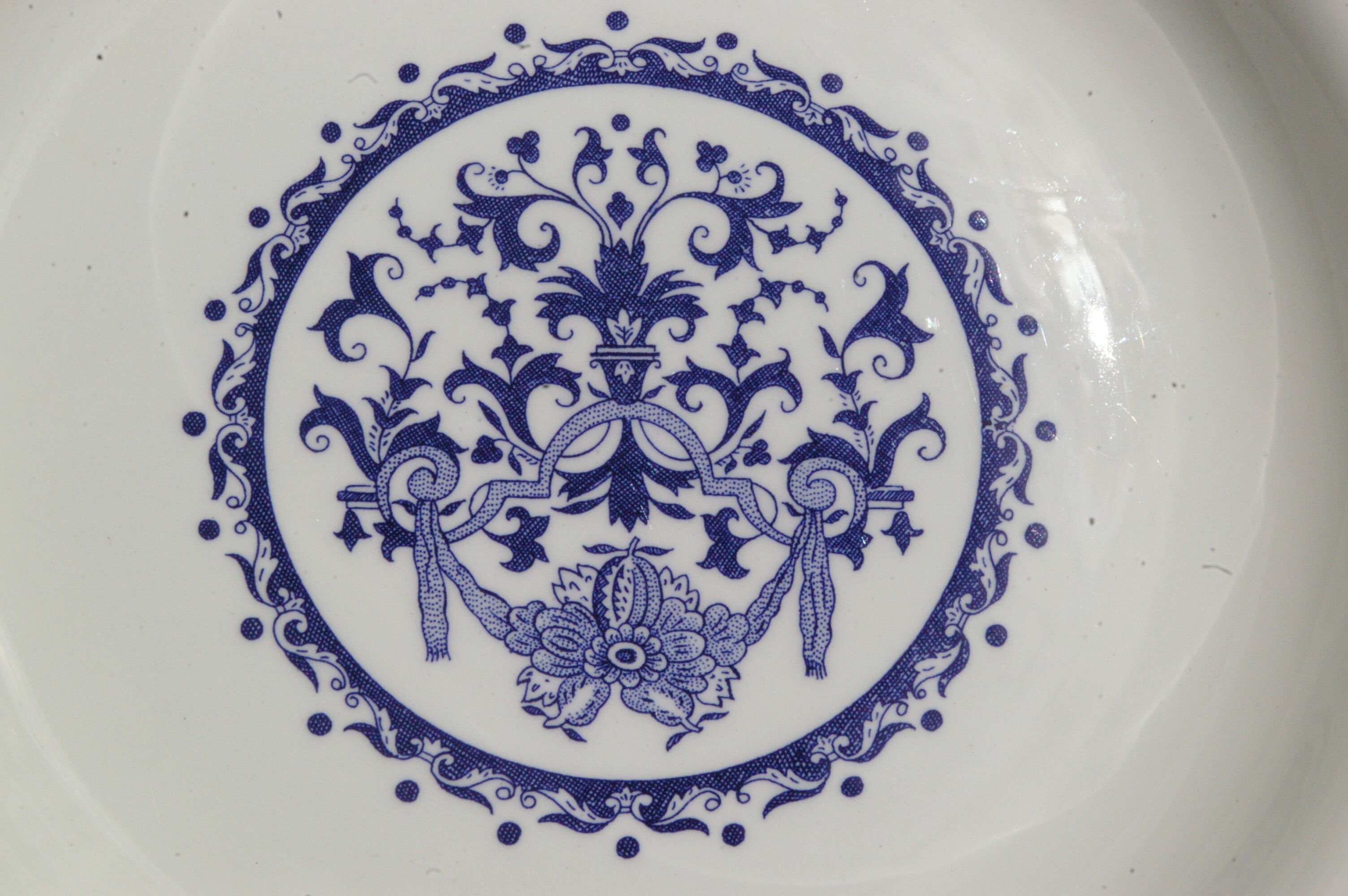 Hollow round dish in Gien faience diam 28cm Model Rouen 32 Camaïeu Blue