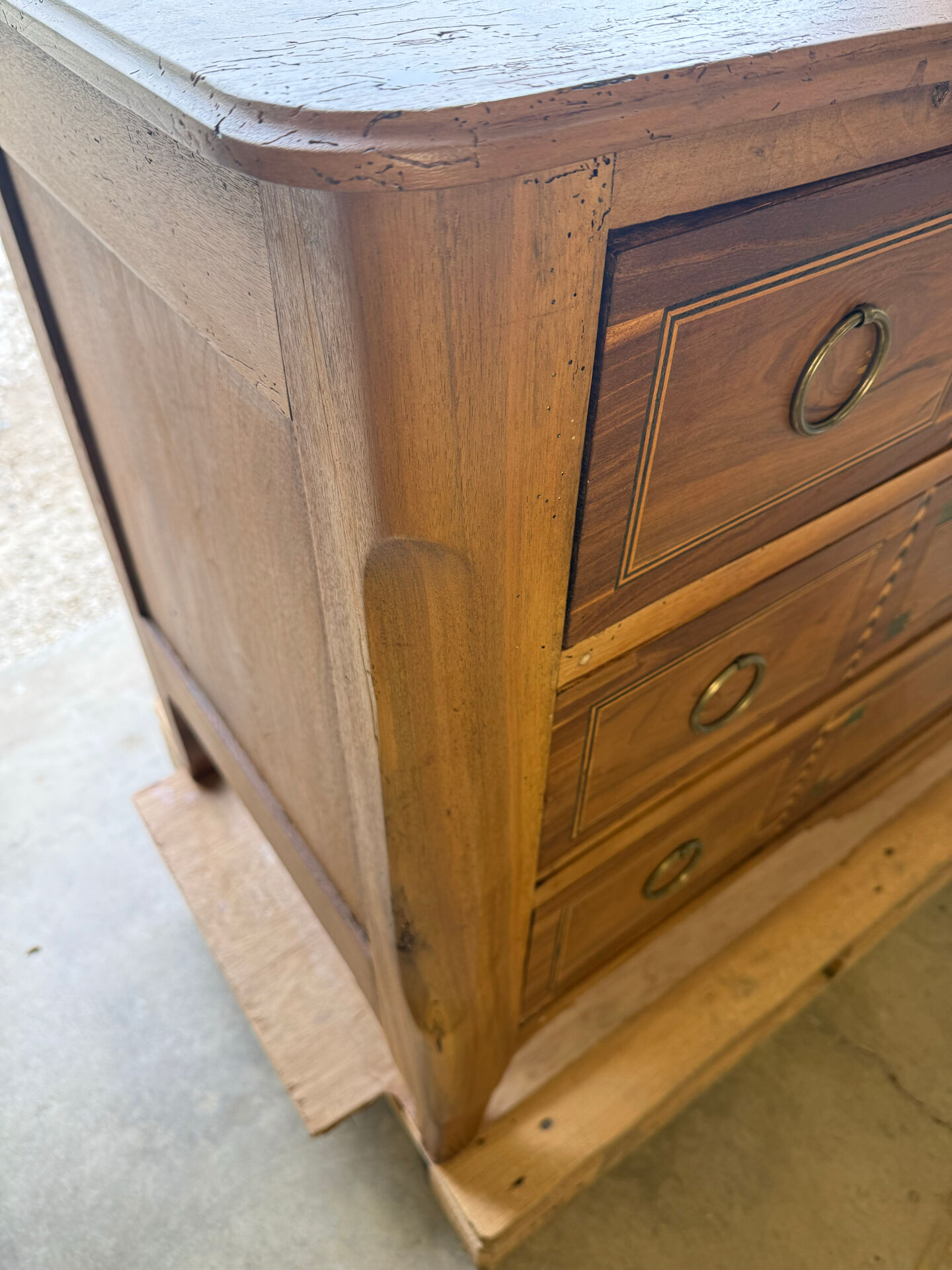 Pantaloon Chest