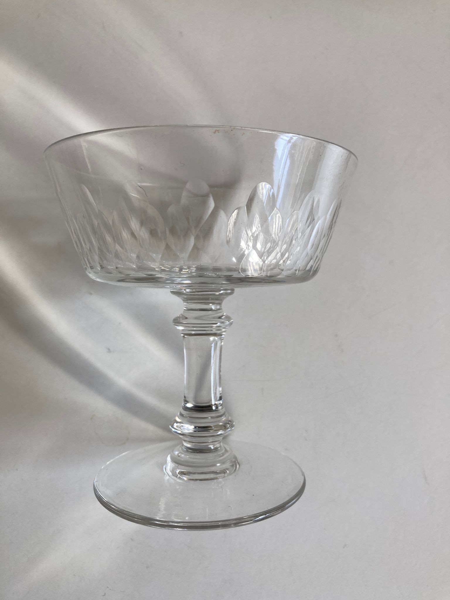 Set of 6 glasses of champagne 19th with flat sides and scales