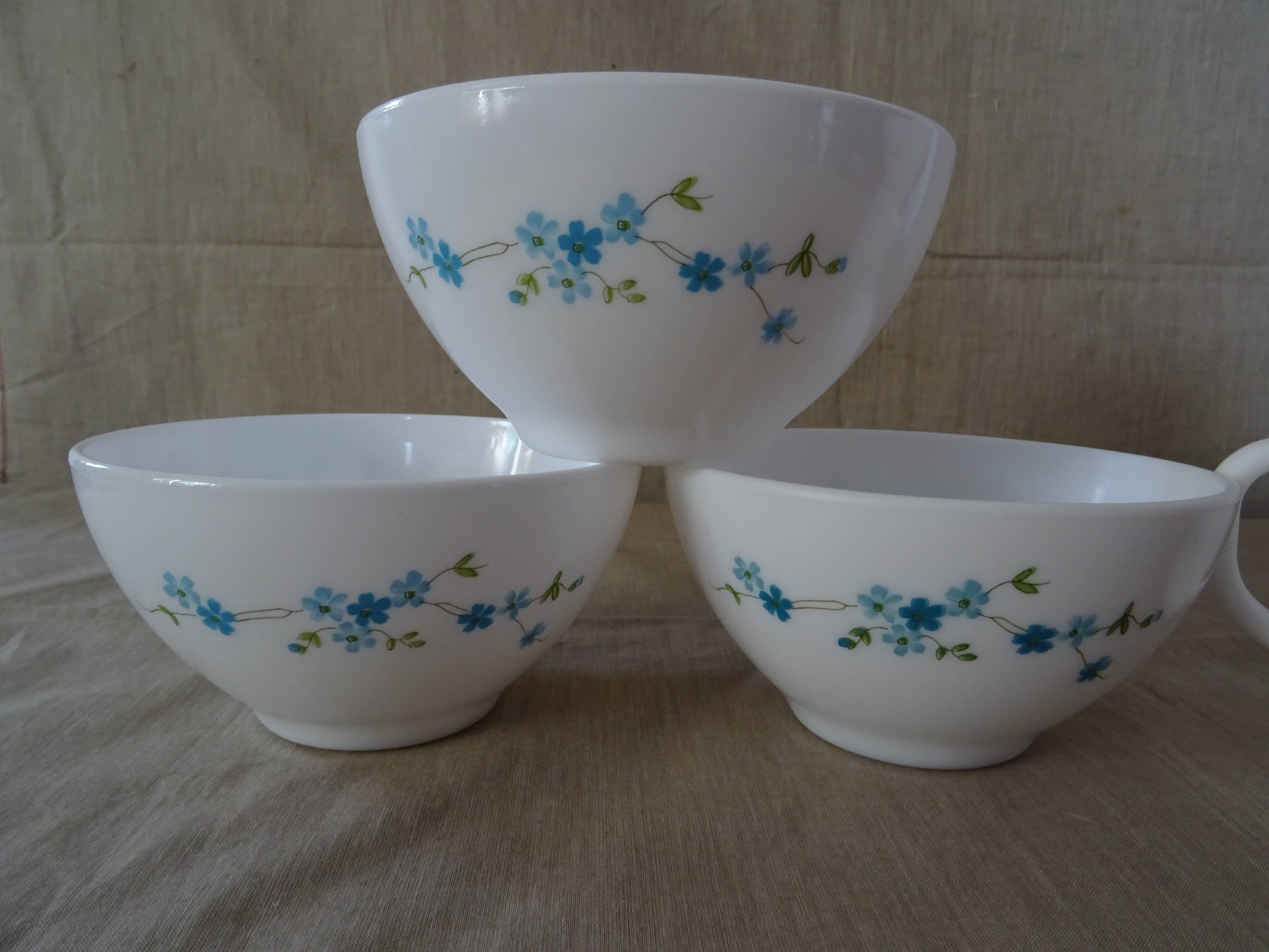 Set of 4 bowls and 2 mugs veronica arcopal small vintage blue flowers
