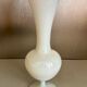 Vase en opaline blanc XX siècle