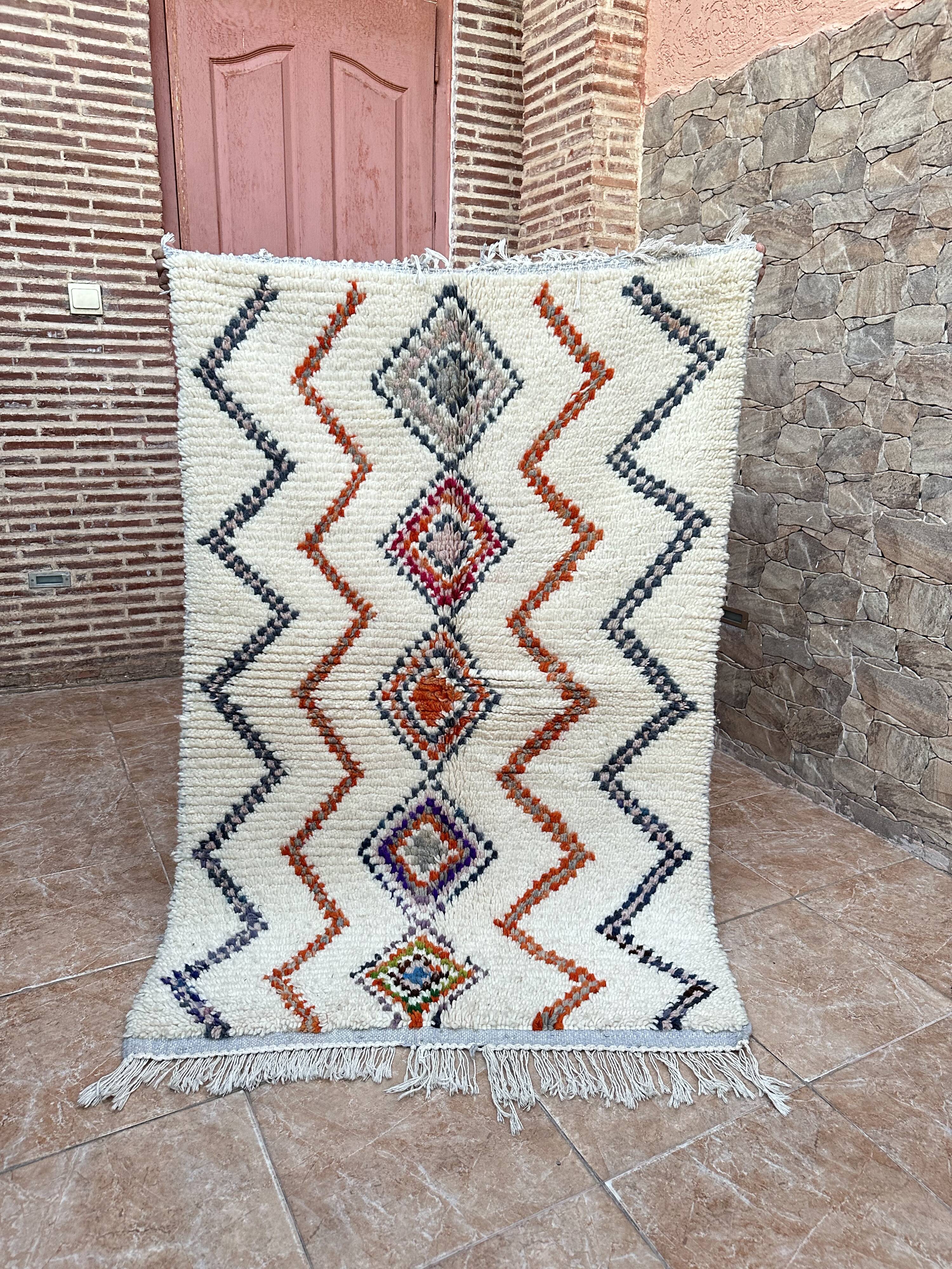 Azilal Moroccan wool rug, handmade: Berber pattern (150 x 96 cm)