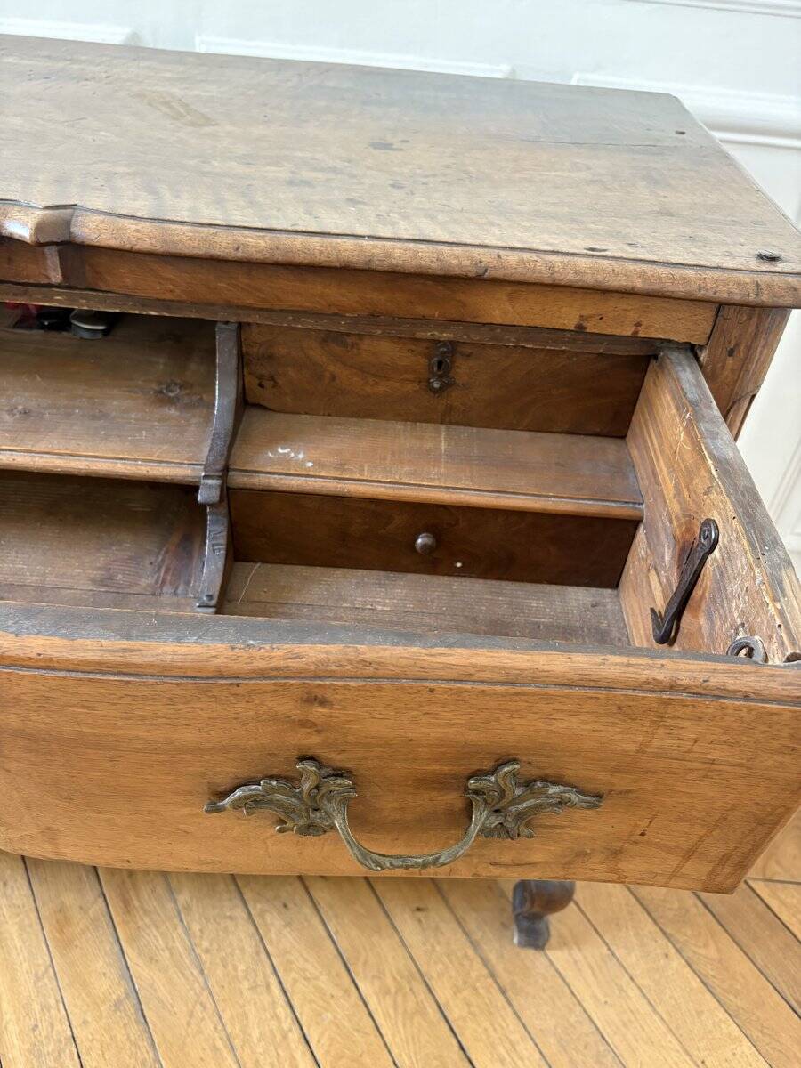 Commode ancienne galbée (Régence / Louis XV)