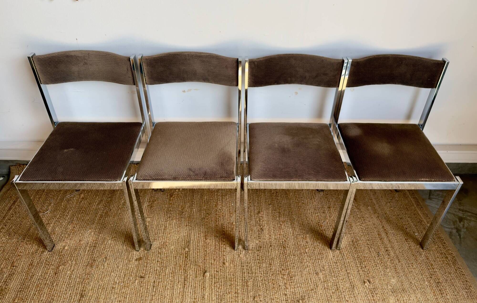 Suite de 4 chaises Sigma vintage en chrome et velours – design années 70
