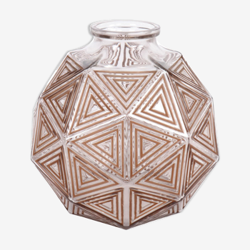 Vase Nanking created by René Lalique