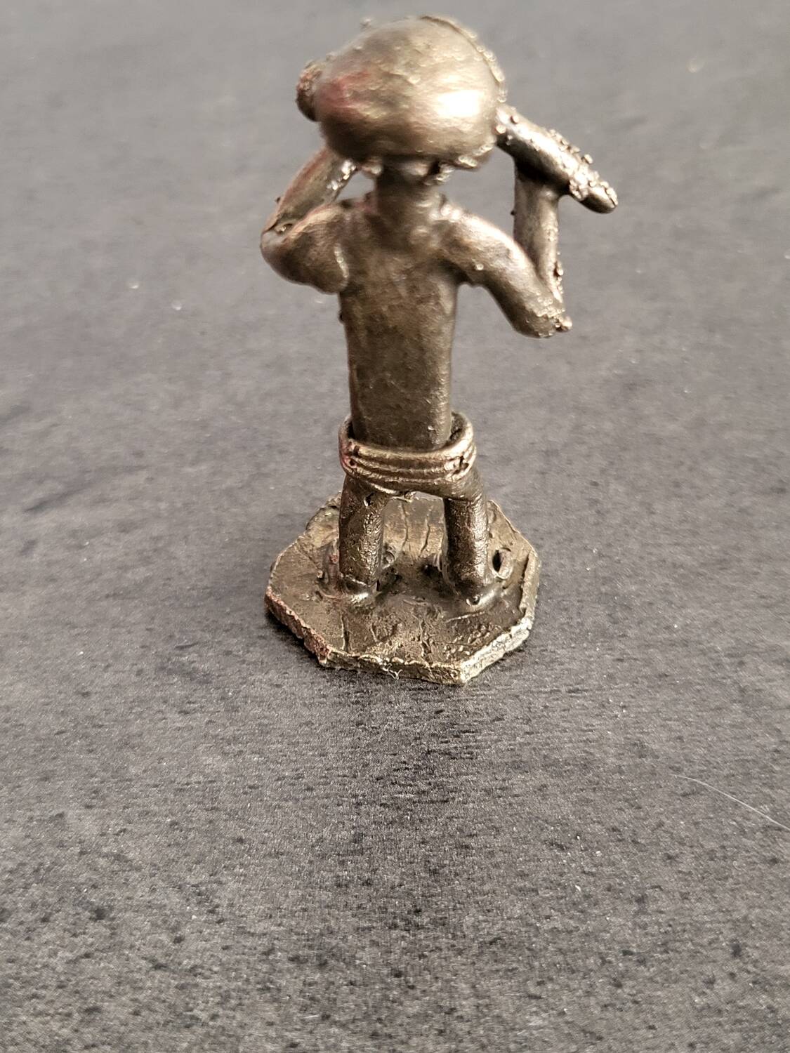 Ancient Akan weight for weighing gold in brass, in excellent condition.