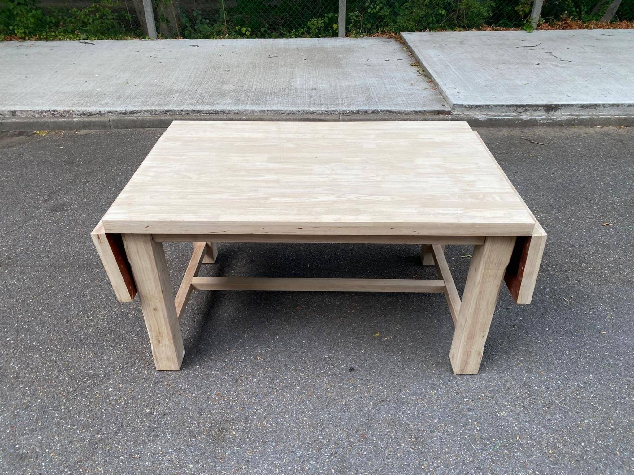 Extendable farmhouse table with renovated solid wood flaps 140-200cm