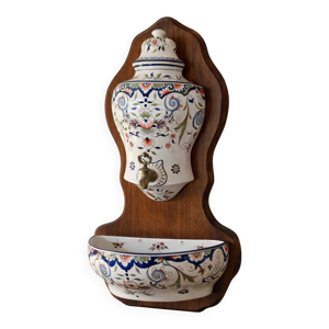 Fontaine murale en faïence