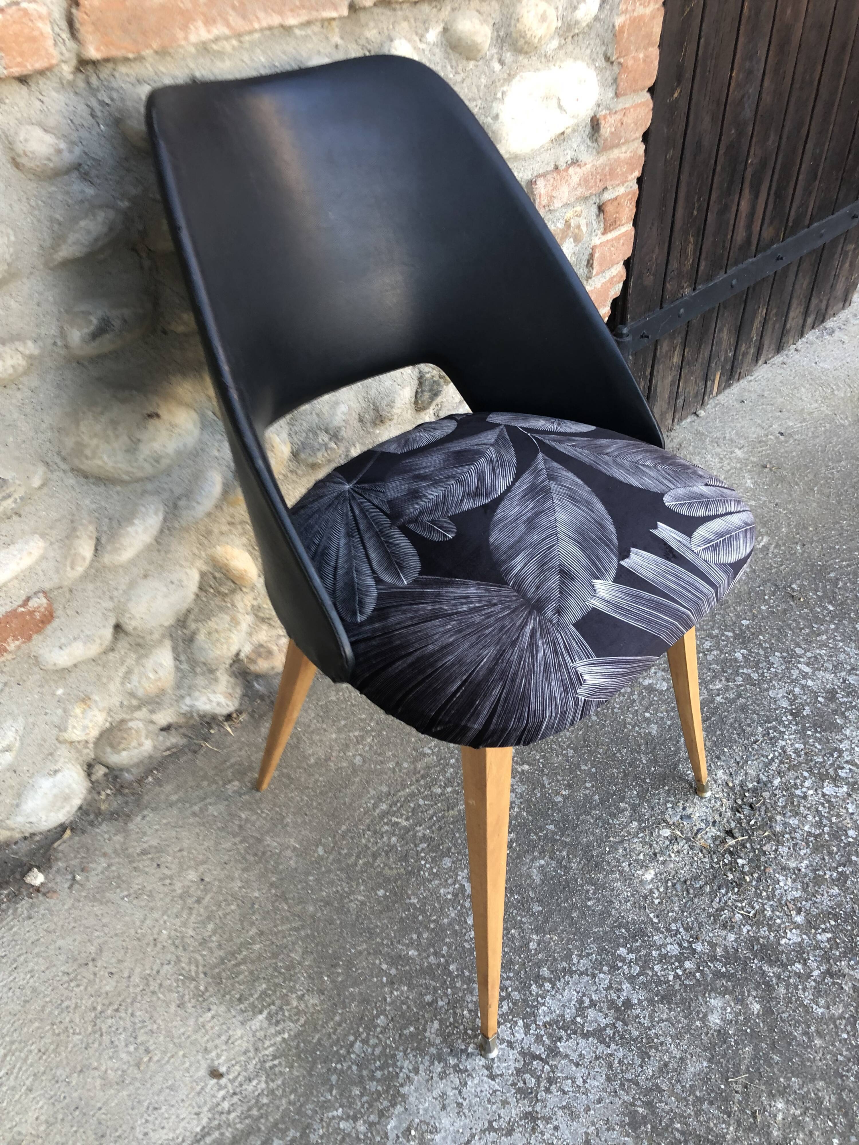 Chaise velours et skaï