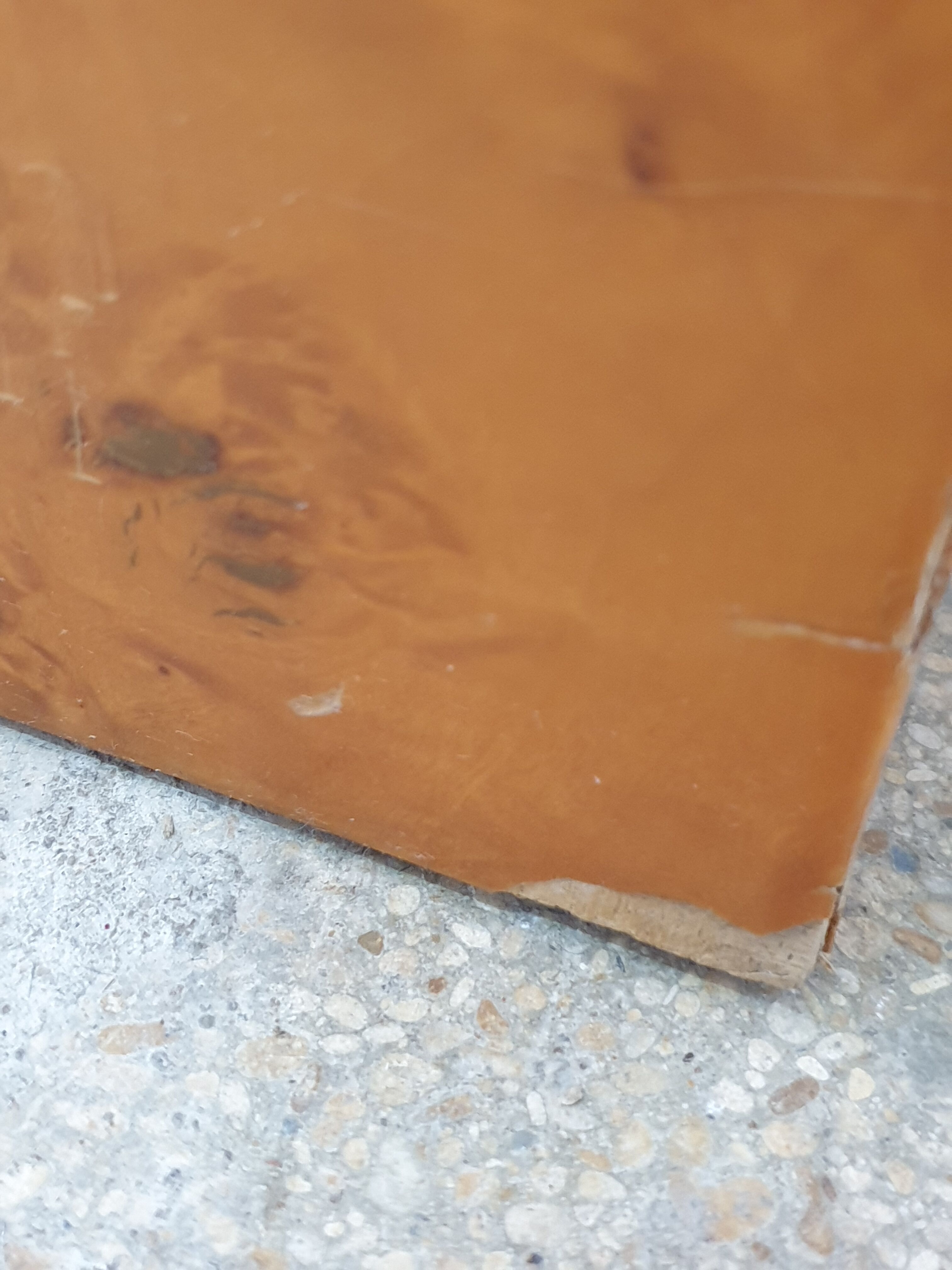 Low table in elm and brass magnifying glass