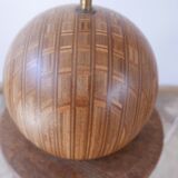 Lampe danoise de table en bois globe de mi-siècle par Dyrlund