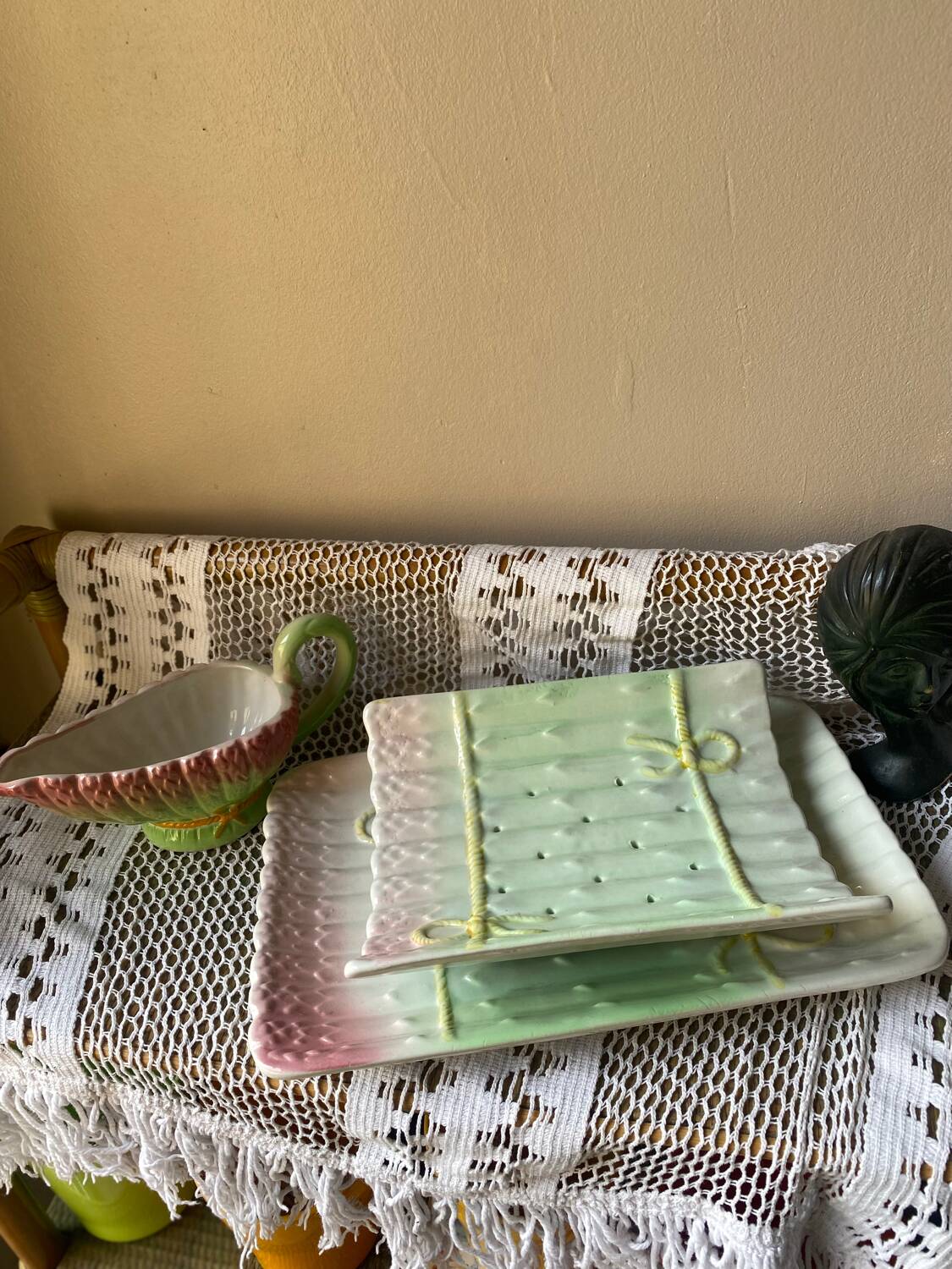 Asparagus dish and sauce boat in slip