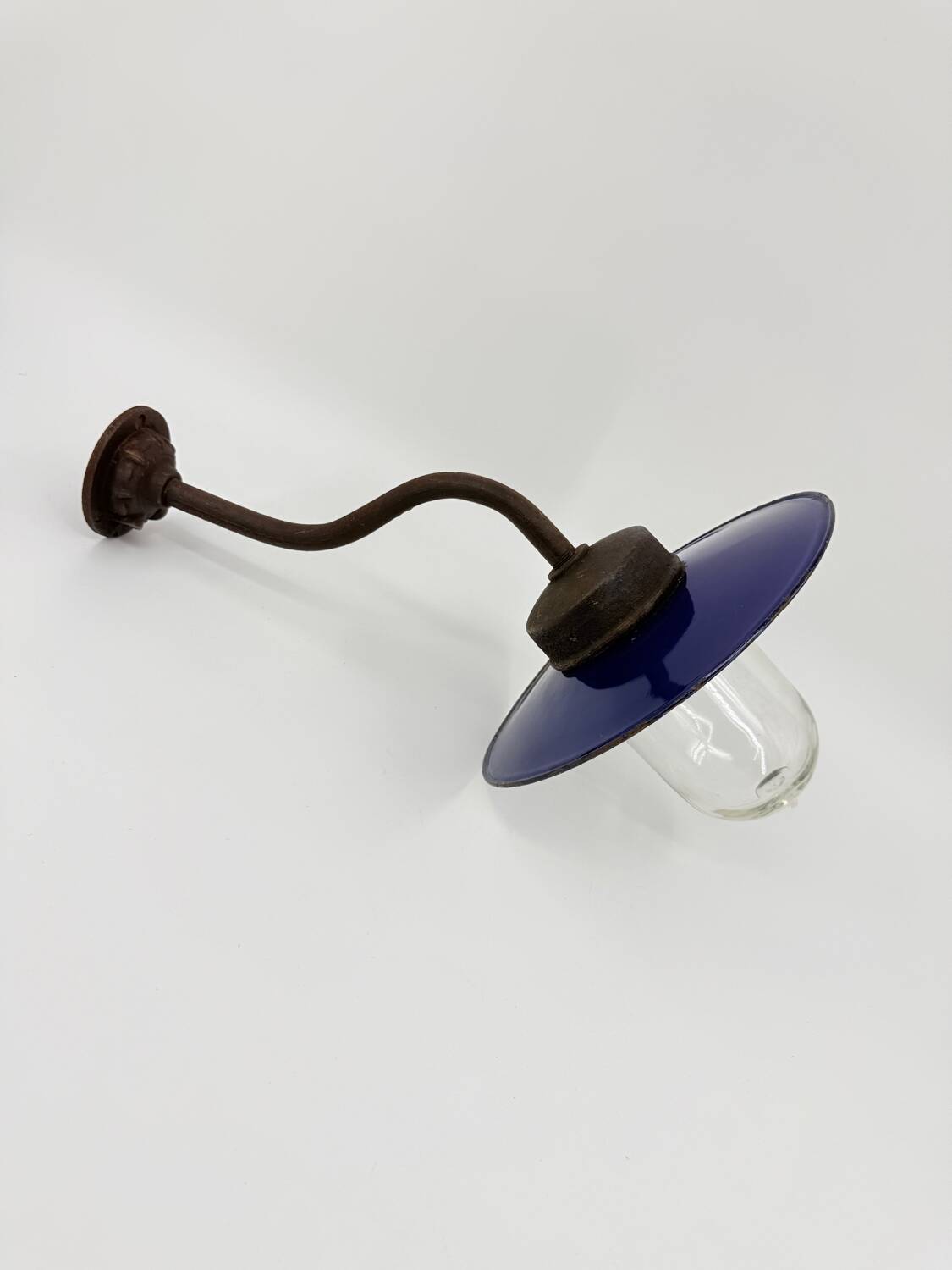 Court lamp