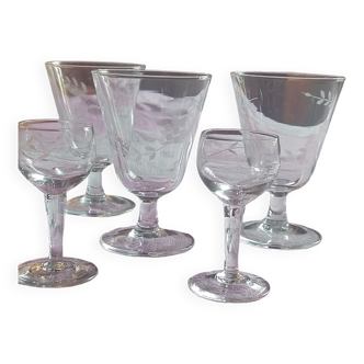 3 verres à vin forme tulipe + 2 verres à liqueur