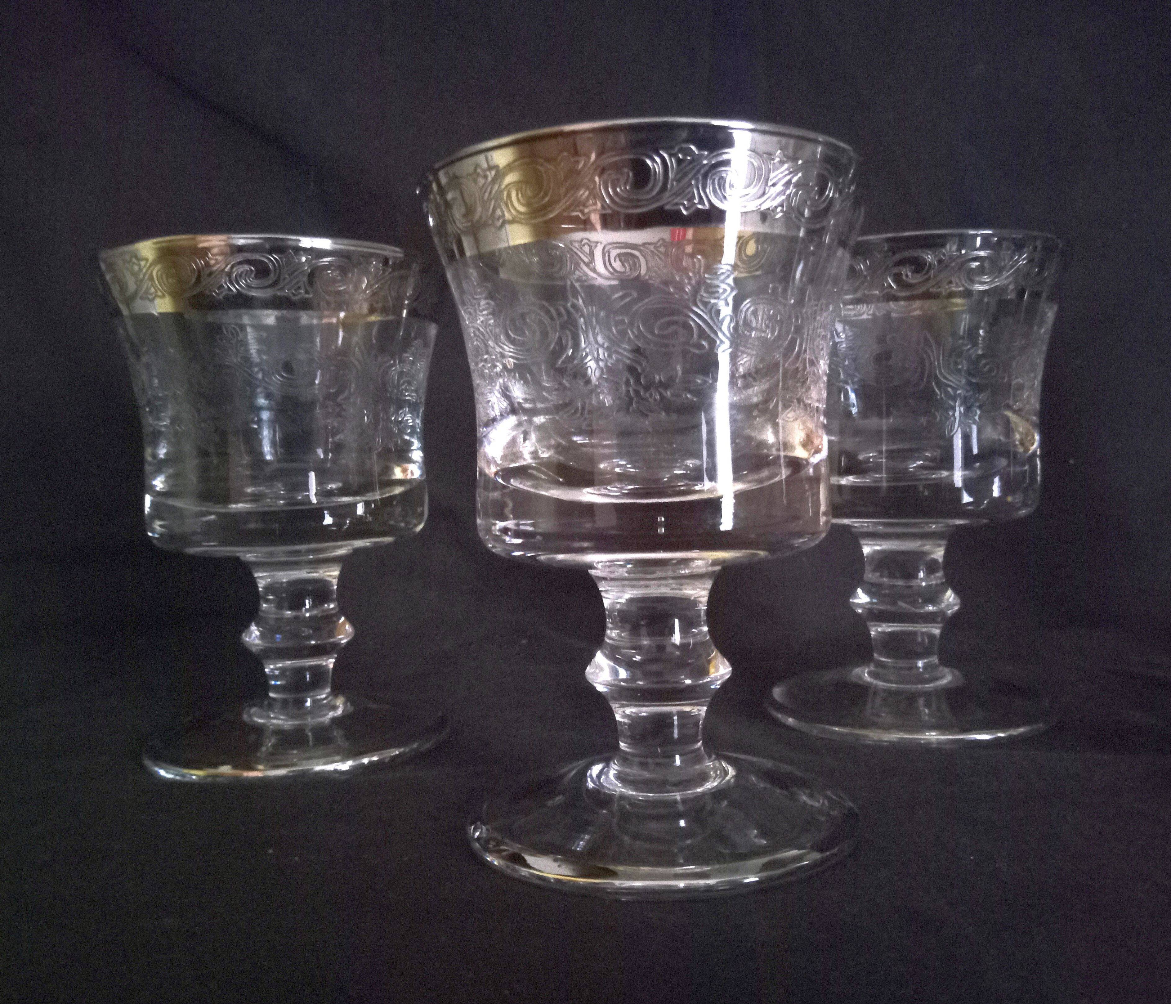 Set of 5 engraved Murano wine (or water) glasses, silver rim