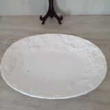 Large serving dish in white Barbotine