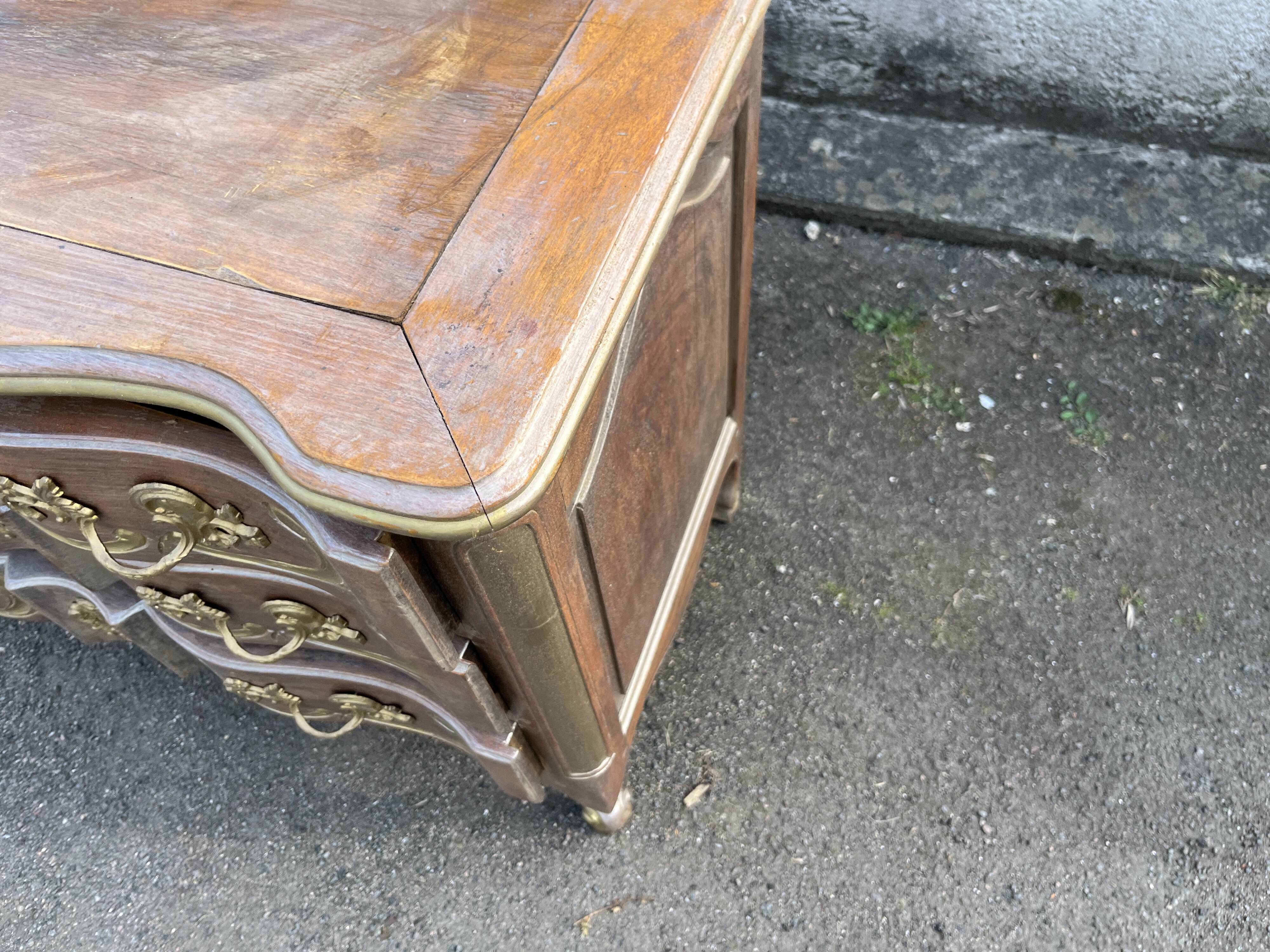 Antique crossbow commode in Louis XV style, walnut, with 3 drawers and gilded bronze fittings.