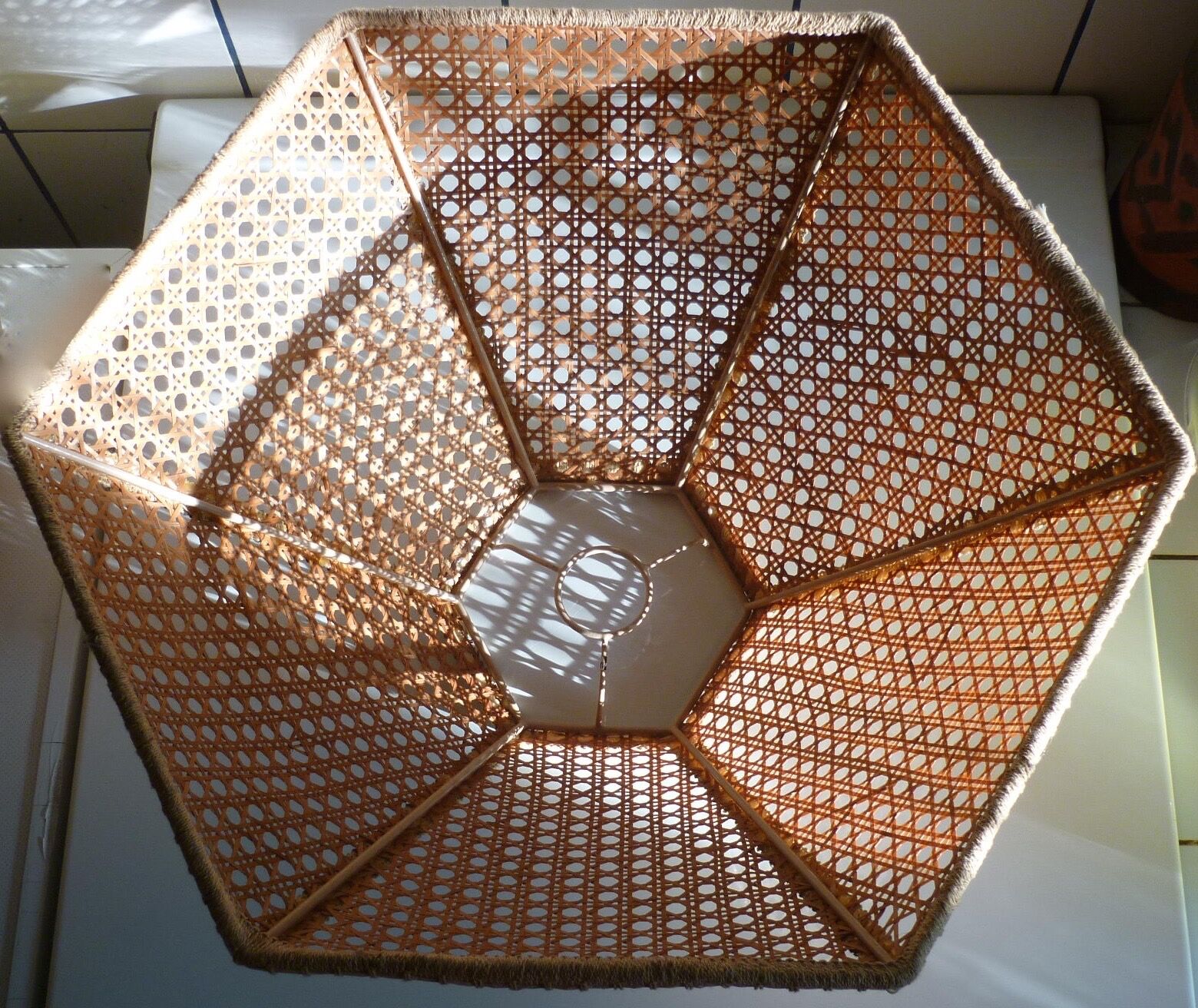 Abat-jour hexagone en cannage, années 60