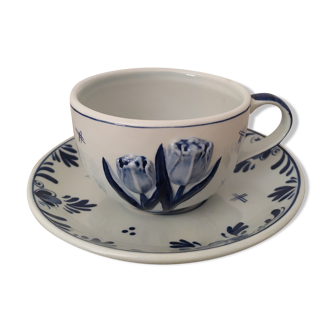 Delft's Blauw porcelain cup