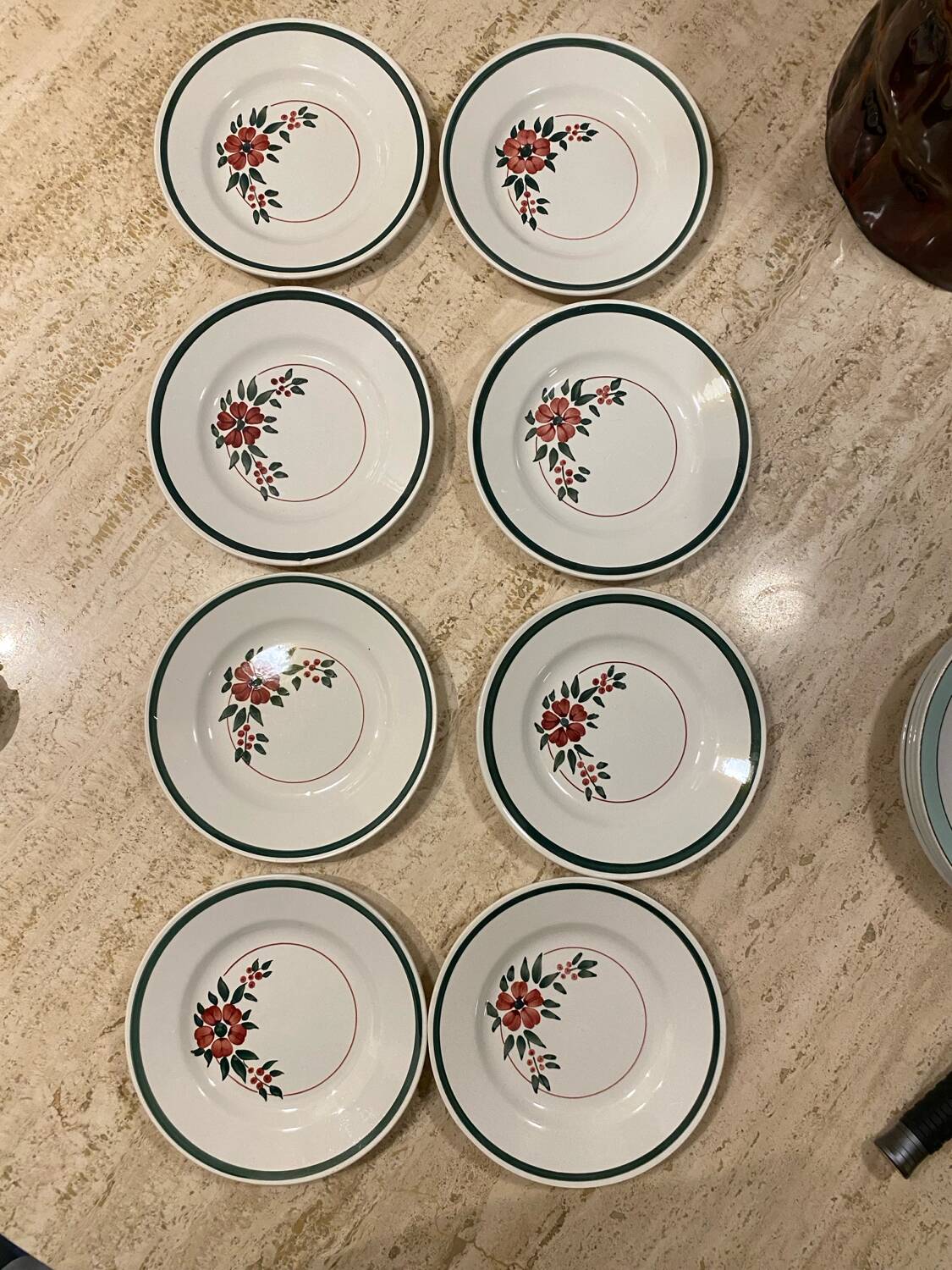 Lot de 8 jolies assiettes à dessert modèle Simone de la maison H.B.C.M