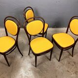 Thonet 215 en bois courbé jaune, récemment retapissé