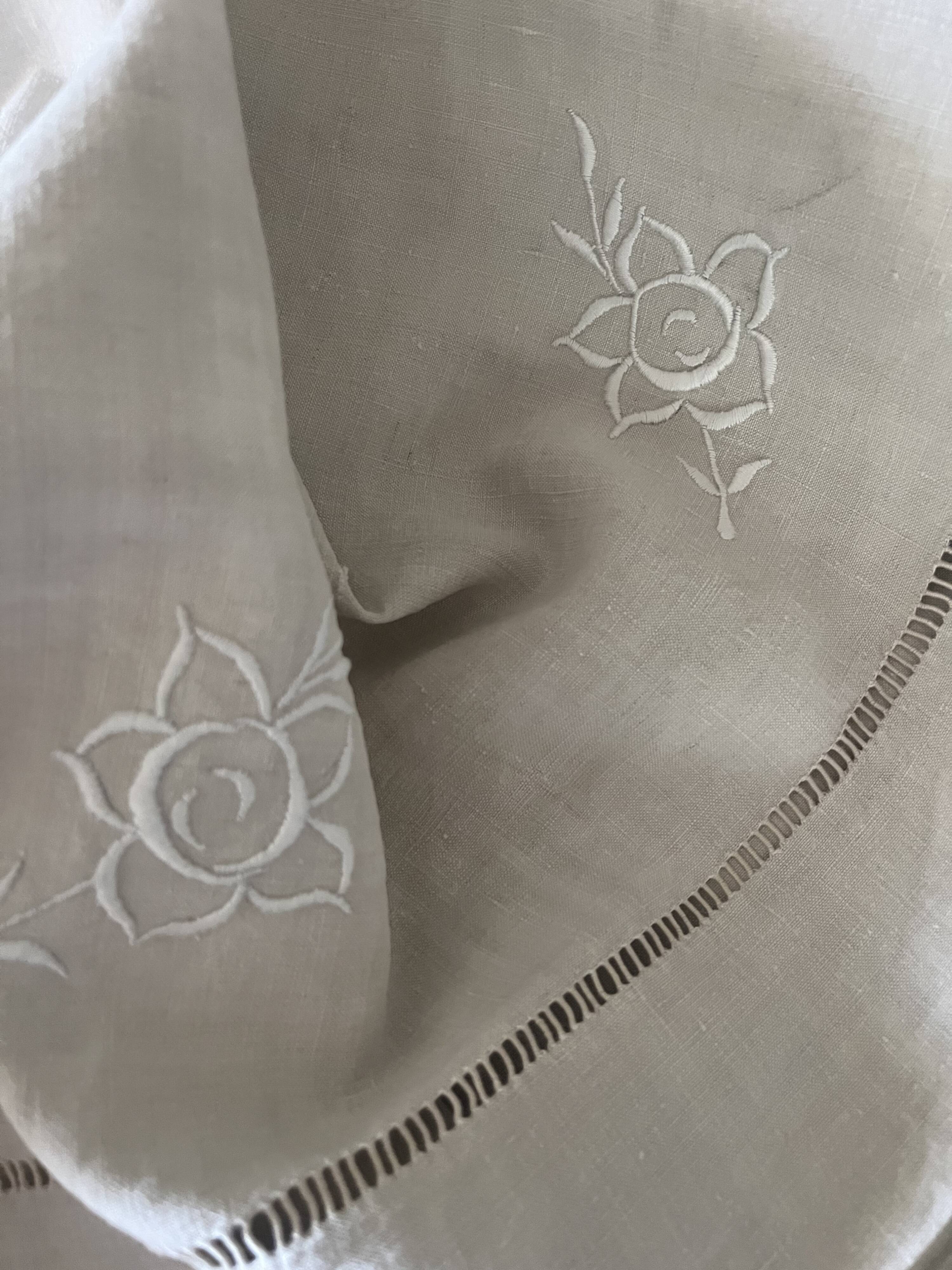 Linge ancien, drap brodé, monogramme MB
