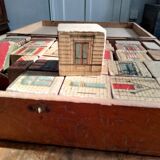 A box of “Splendid Blocks, cubes, construction”, old toy