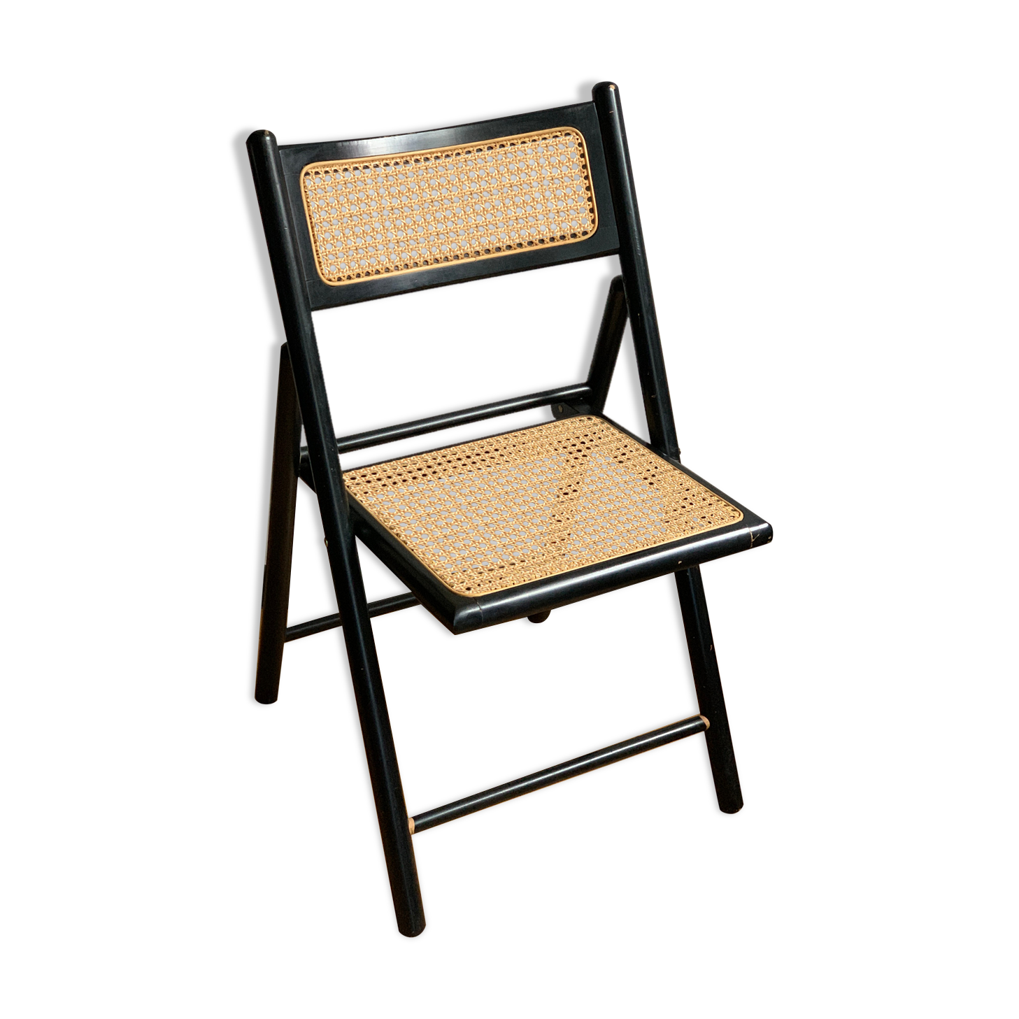 Folding canned chair